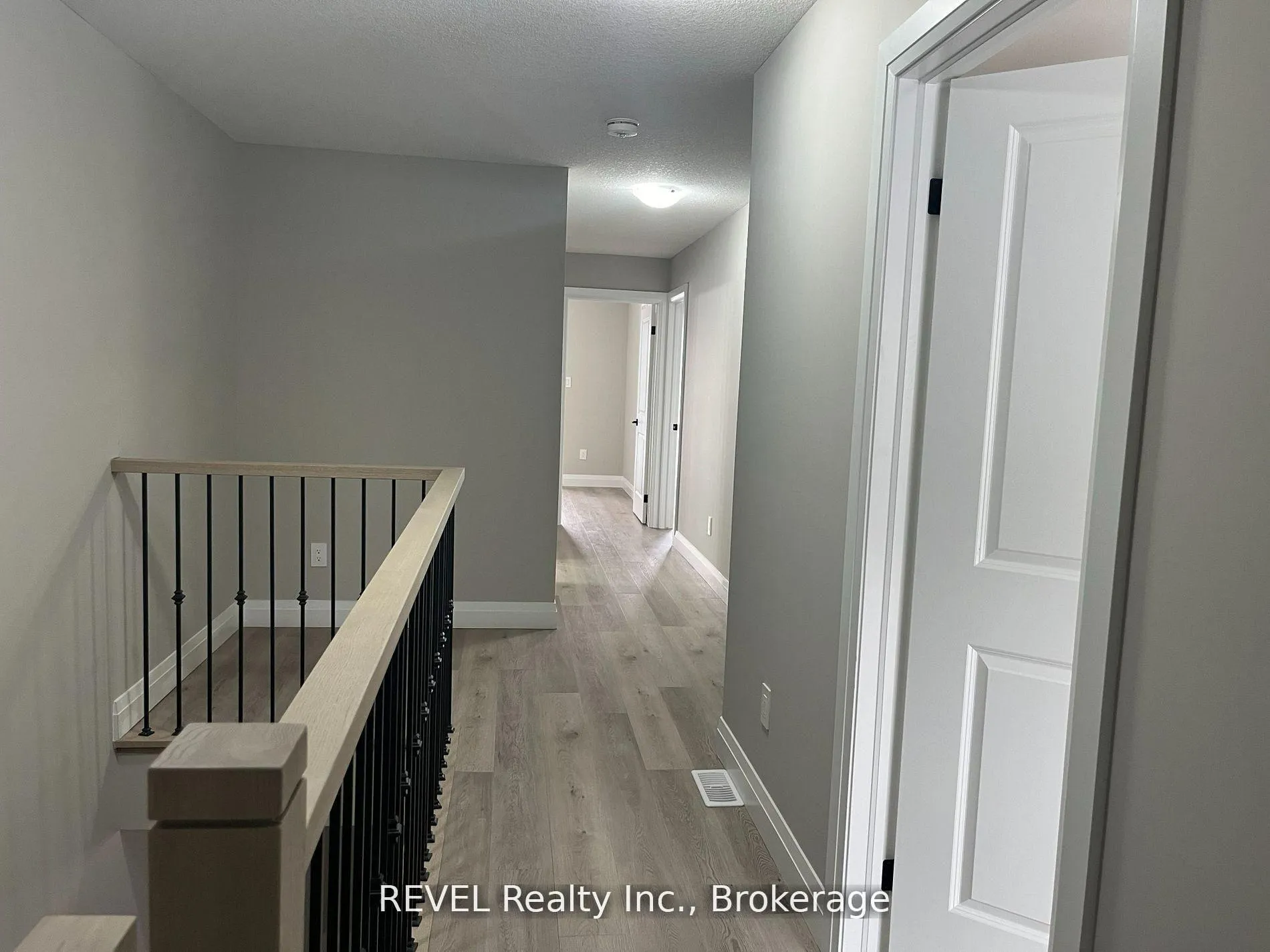 Photo 10 of 16 Keystone Trail, Welland, Lincoln/Crowland — HOMEH