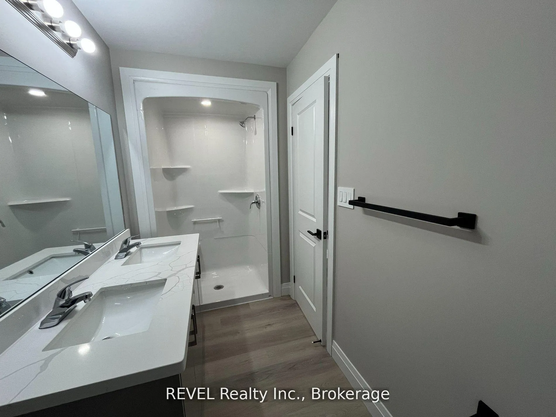 Photo 13 of 16 Keystone Trail, Welland, Lincoln/Crowland — HOMEH