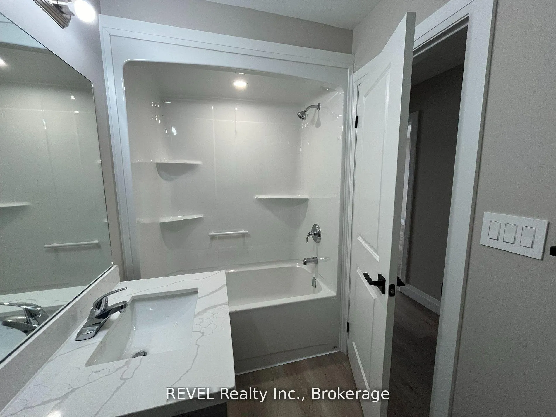Photo 16 of 16 Keystone Trail, Welland, Lincoln/Crowland — HOMEH