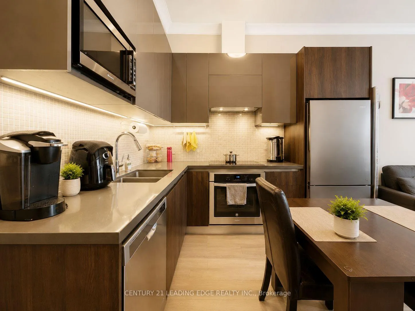 Photo 3 of Unit 121, 25 Water Walk Drive, Markham, Unionville — HOMEH