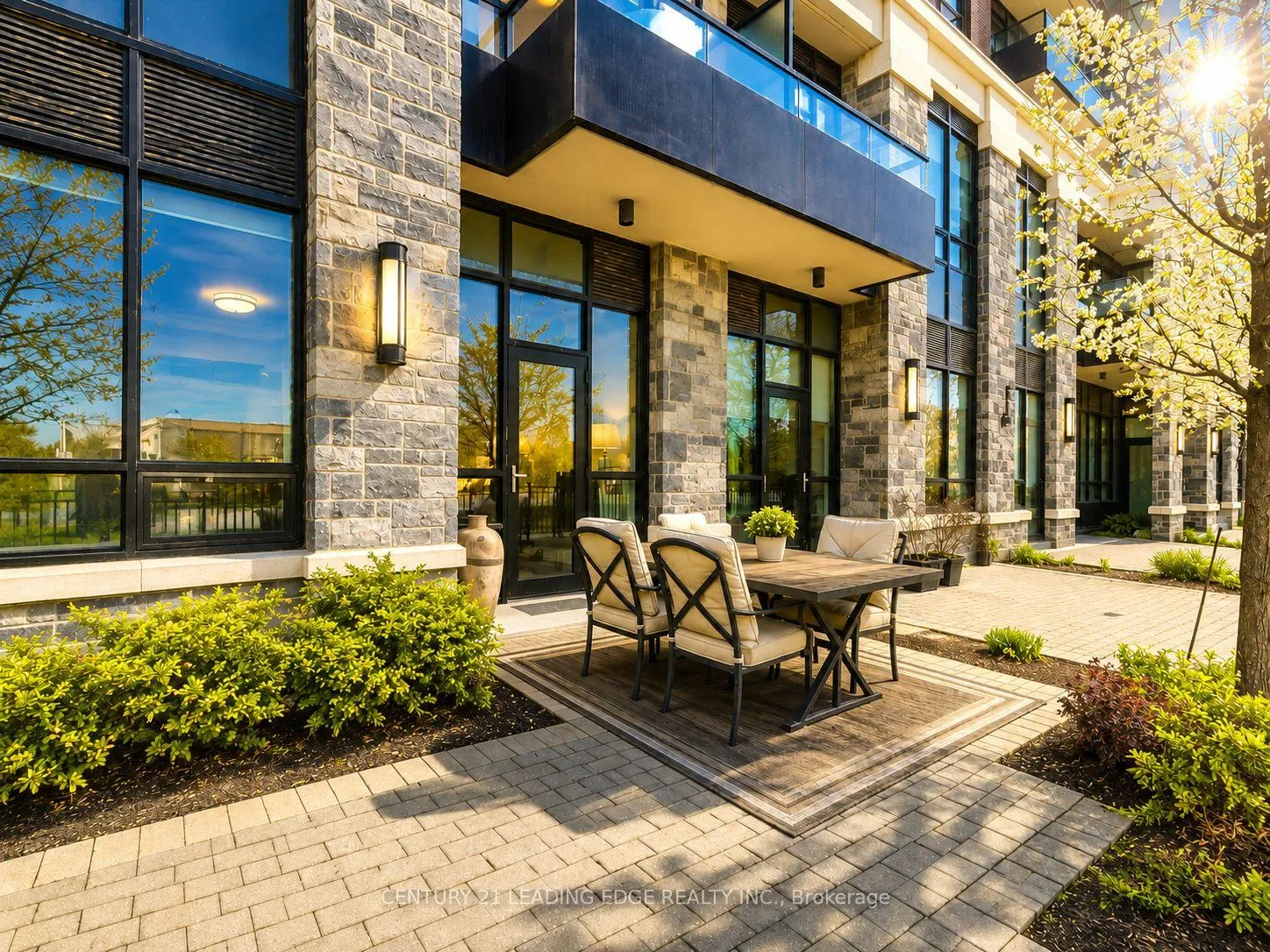 Photo 6 of Unit 121, 25 Water Walk Drive, Markham, Unionville — HOMEH