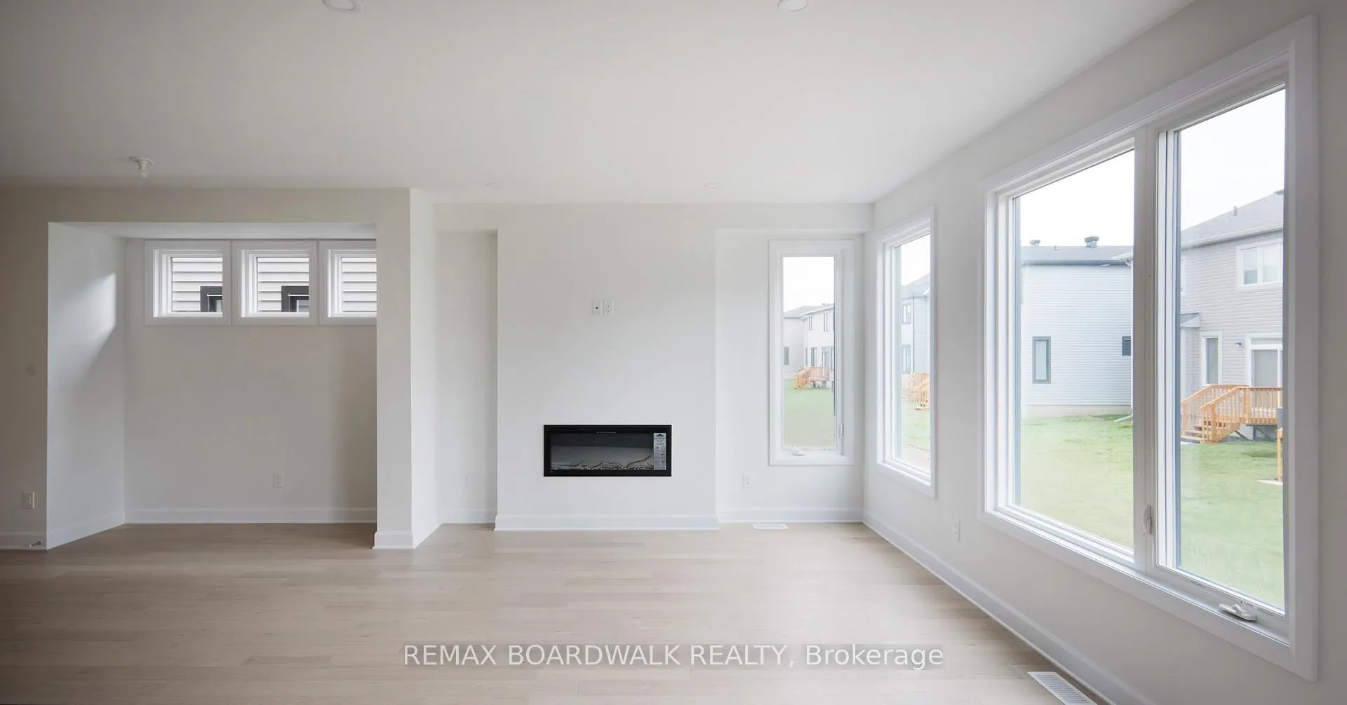 Photo 5 of 592 Roundhouse Crescent, Ottawa, Stittsville (South) — HOMEH