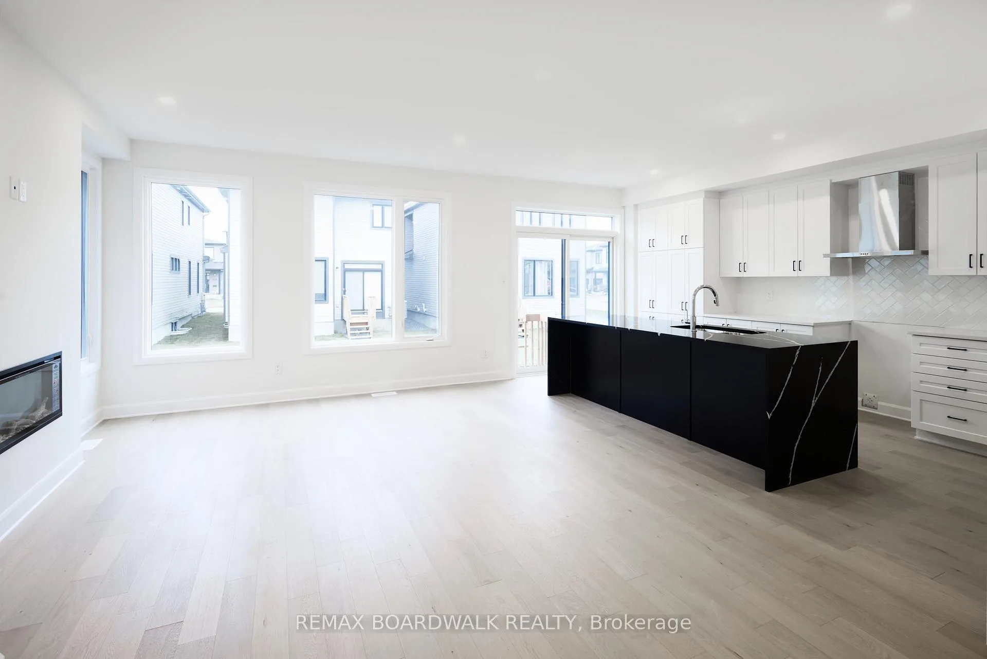 Photo 6 of 592 Roundhouse Crescent, Ottawa, Stittsville (South) — HOMEH
