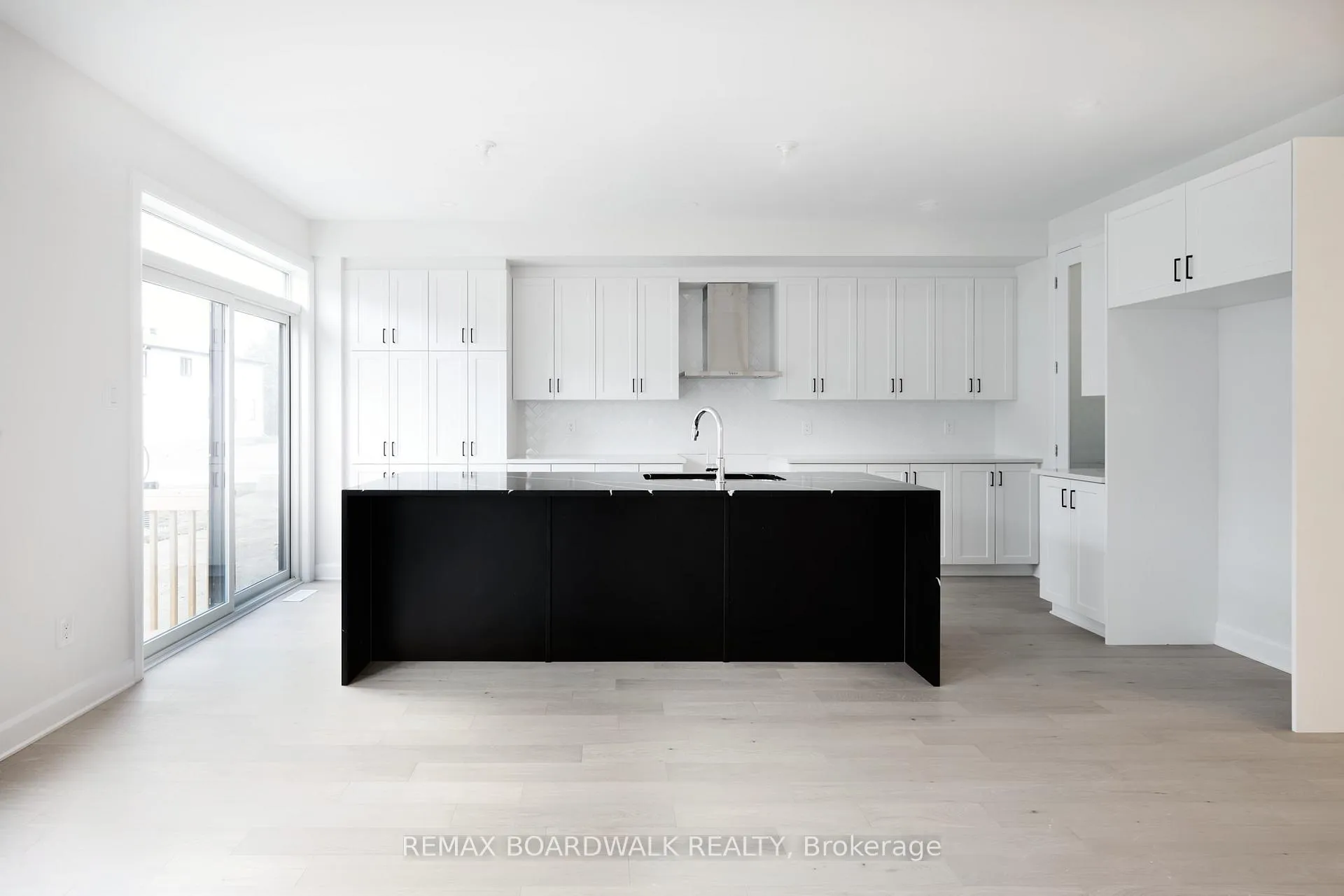 Photo 7 of 592 Roundhouse Crescent, Ottawa, Stittsville (South) — HOMEH