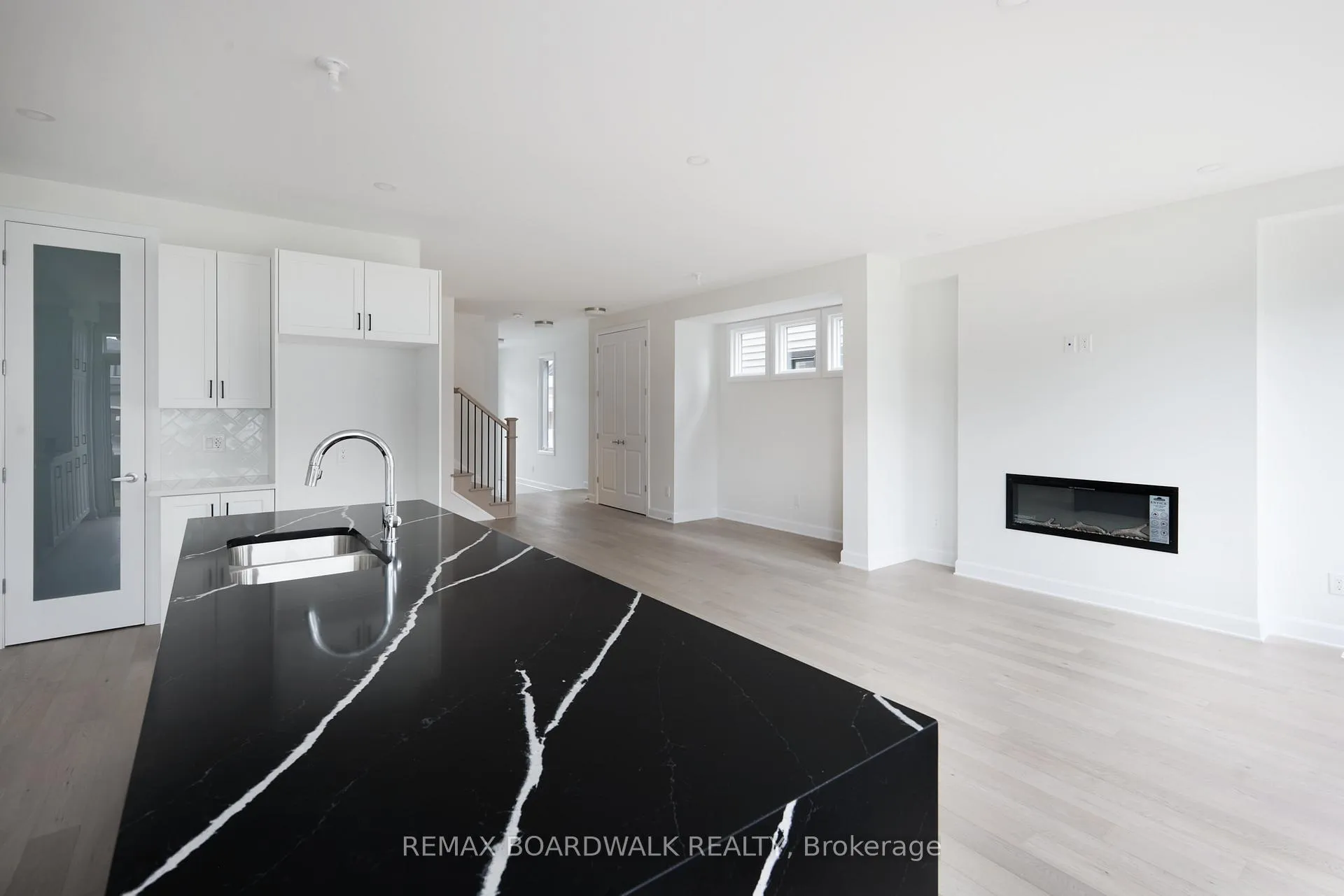 Photo 10 of 592 Roundhouse Crescent, Ottawa, Stittsville (South) — HOMEH