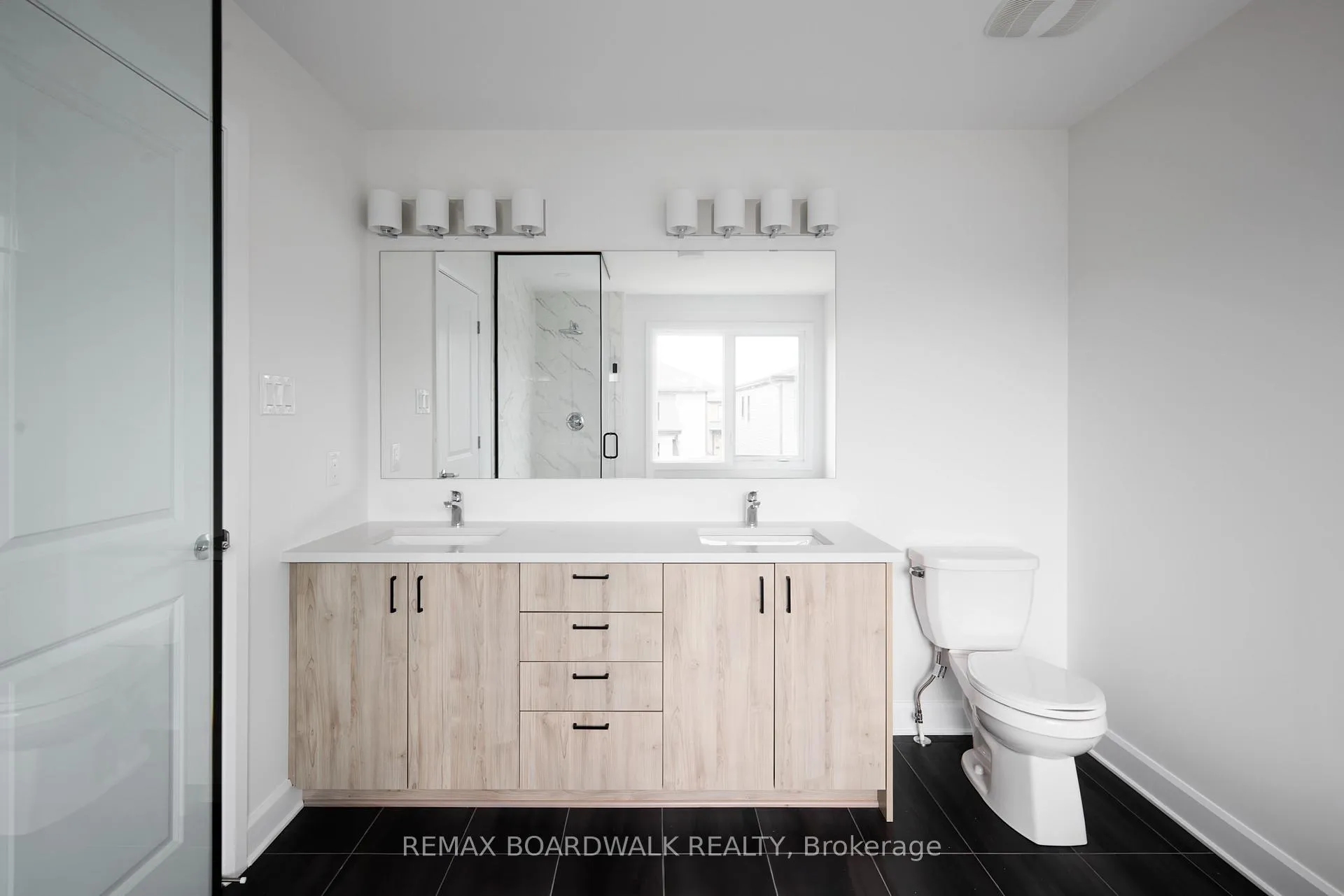 Photo 17 of 592 Roundhouse Crescent, Ottawa, Stittsville (South) — HOMEH