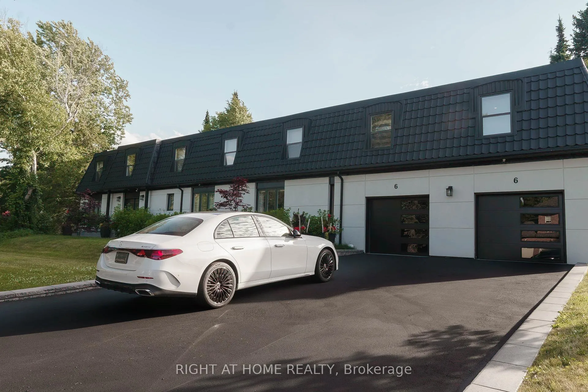 Front of 6 Ladyslipper Court N