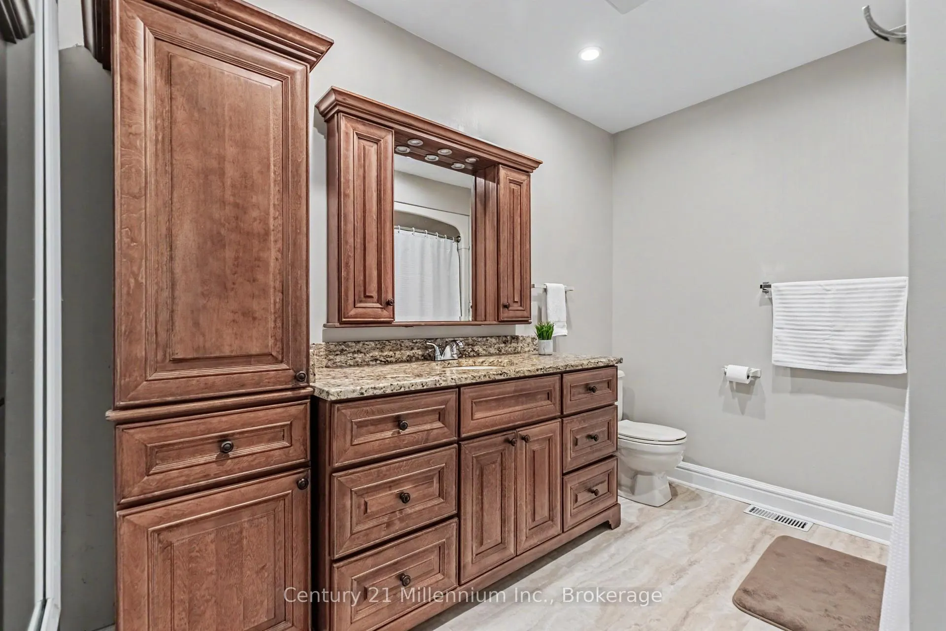 Photo 40 of 103 Cedar Court, Chatsworth — HOMEH