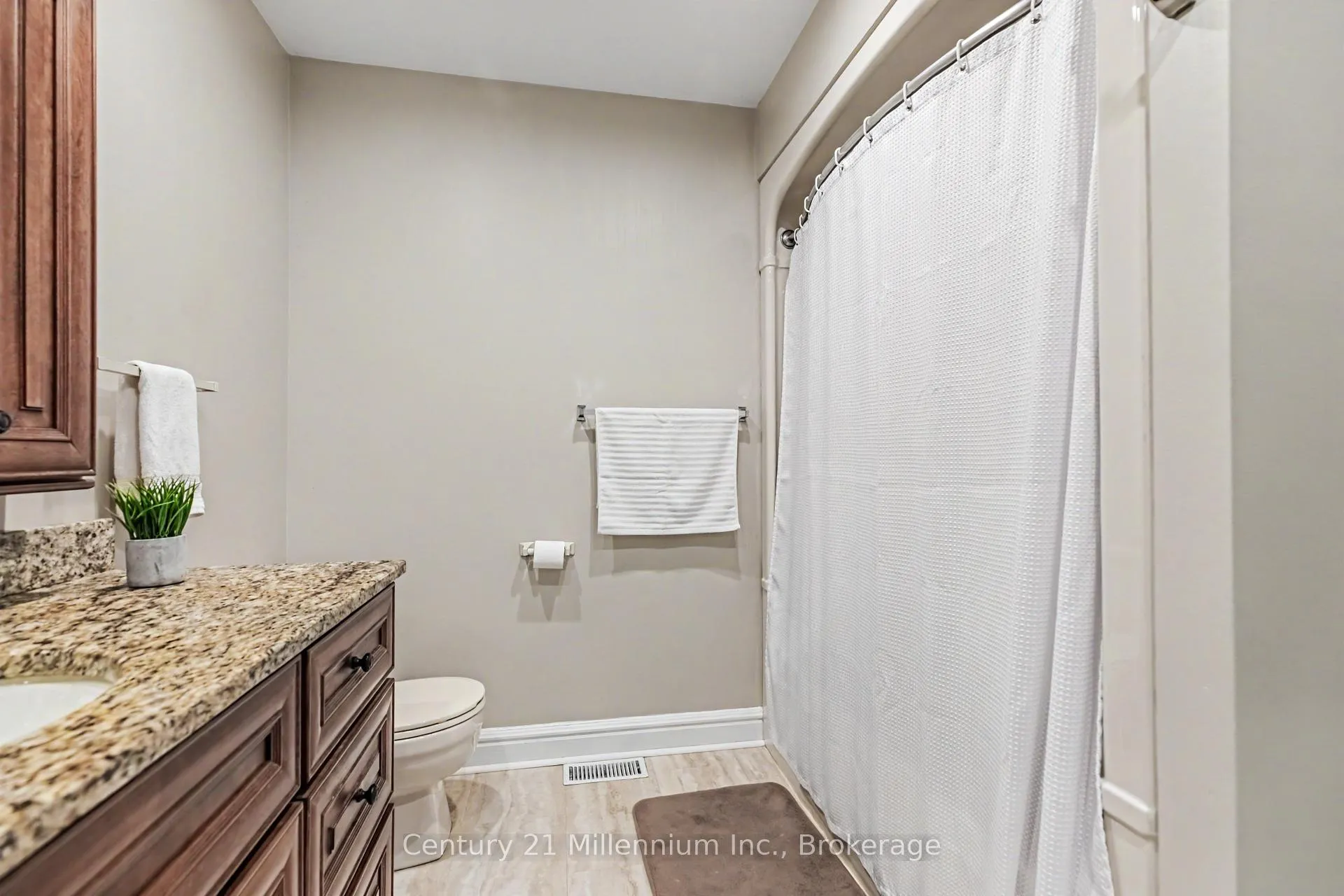 Photo 41 of 103 Cedar Court, Chatsworth — HOMEH