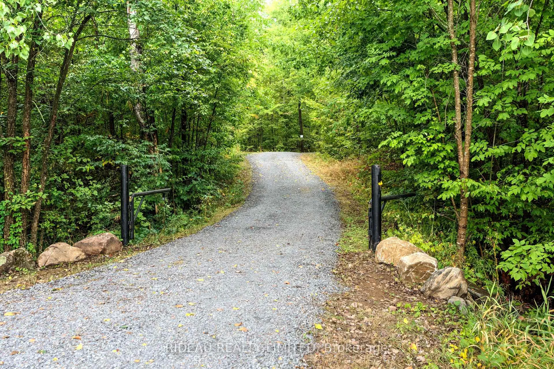 Photo 2 of 534 Oak Bluffs Road, Frontenac, Frontenac South — HOMEH