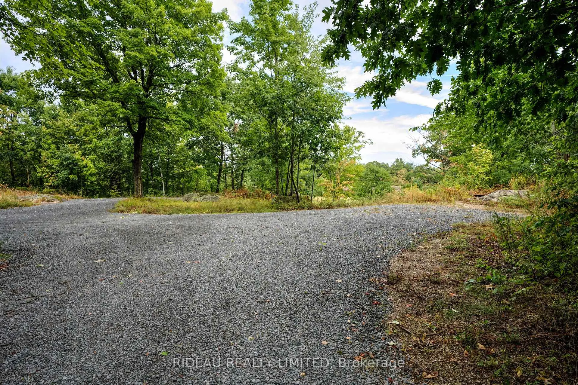 Photo 5 of 534 Oak Bluffs Road, Frontenac, Frontenac South — HOMEH