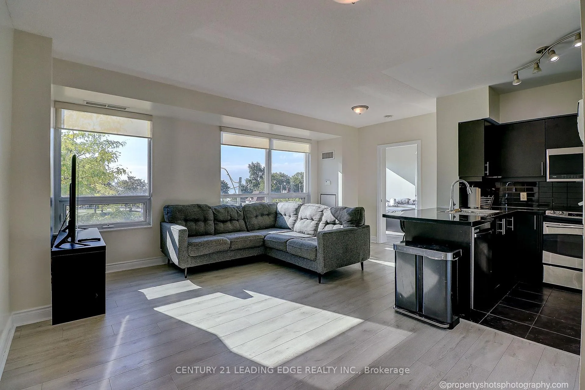 Photo 2 of Unit 303, 1900 Lakeshore Boulevard, Toronto, High Park-Swansea — HOMEH