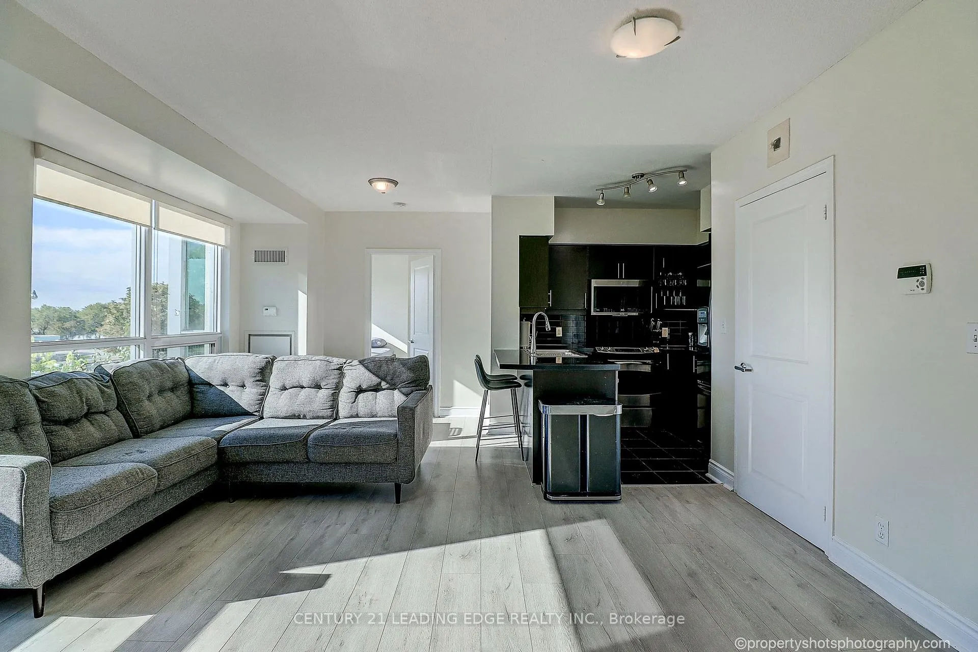 Photo 3 of Unit 303, 1900 Lakeshore Boulevard, Toronto, High Park-Swansea — HOMEH