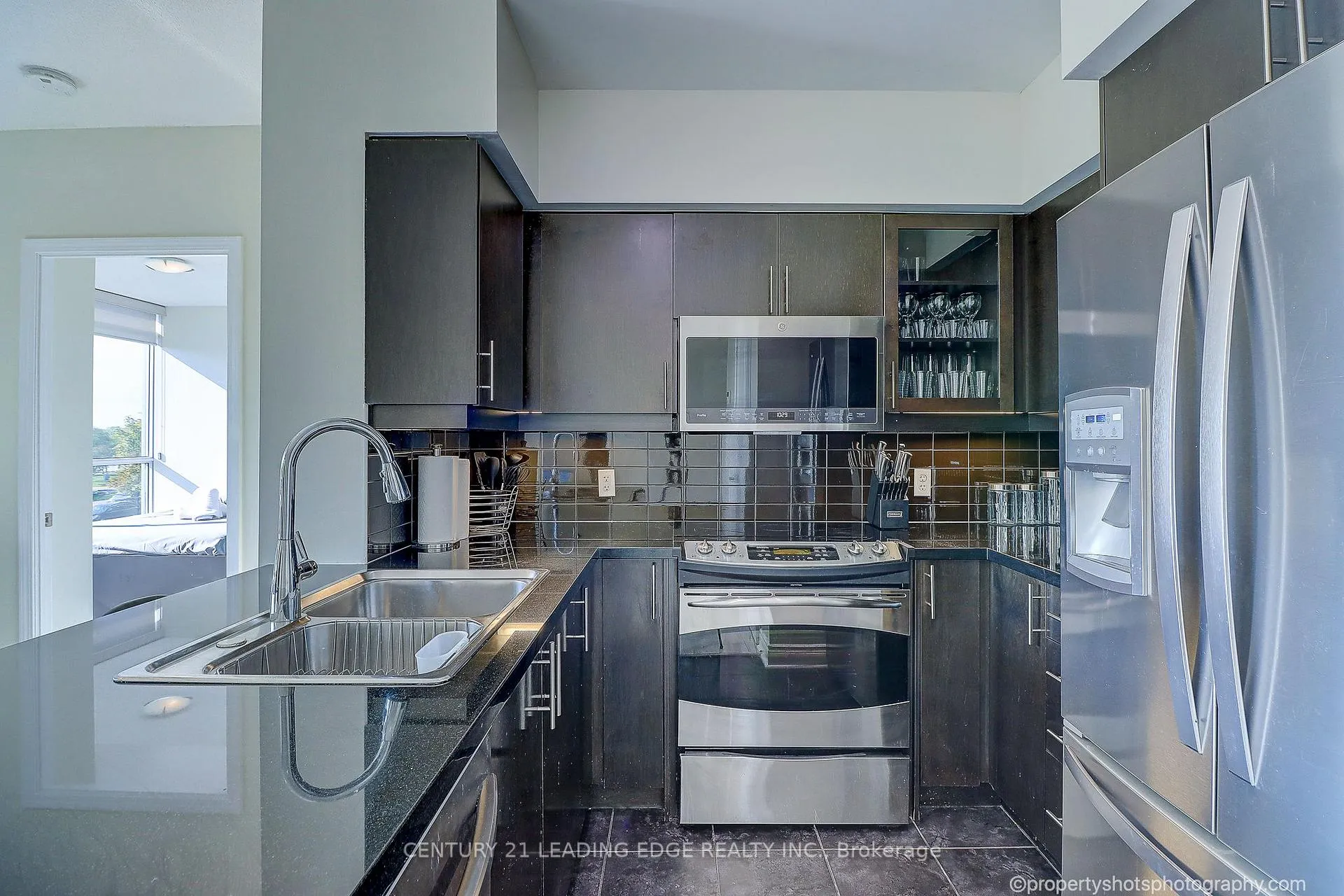 Photo 4 of Unit 303, 1900 Lakeshore Boulevard, Toronto, High Park-Swansea — HOMEH