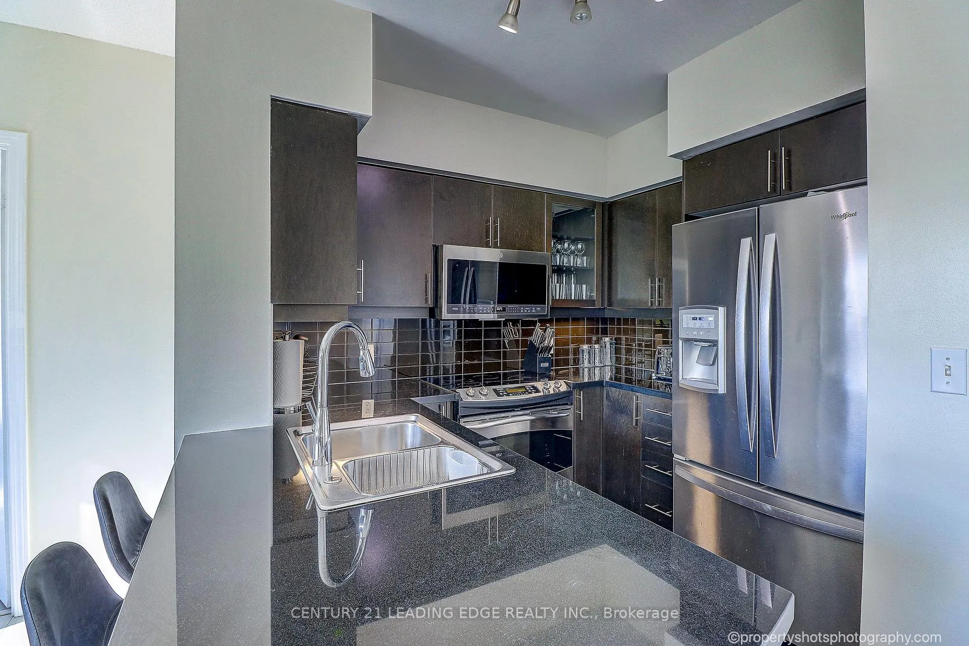 Photo 5 of Unit 303, 1900 Lakeshore Boulevard, Toronto, High Park-Swansea — HOMEH