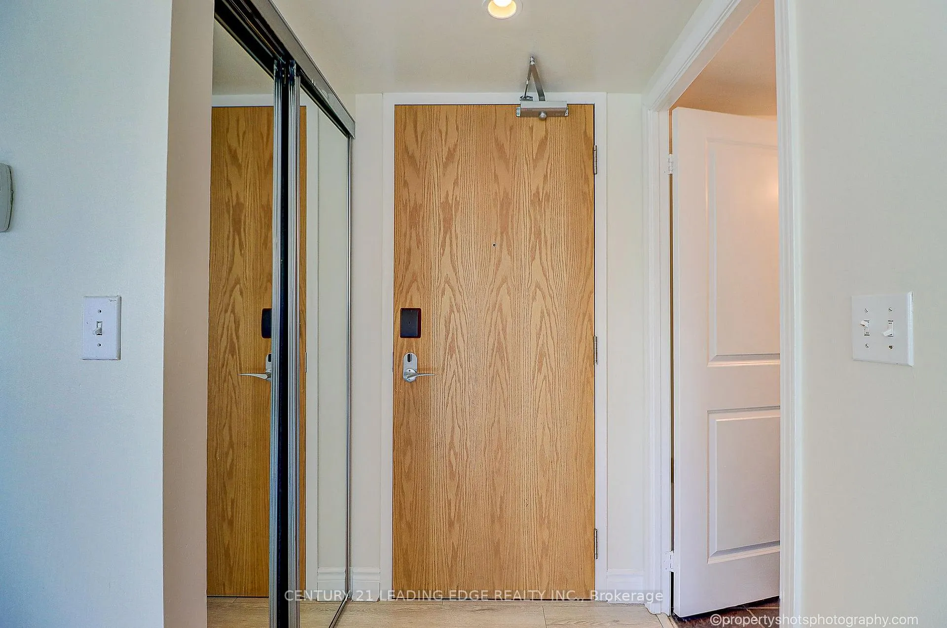 Photo 7 of Unit 303, 1900 Lakeshore Boulevard, Toronto, High Park-Swansea — HOMEH