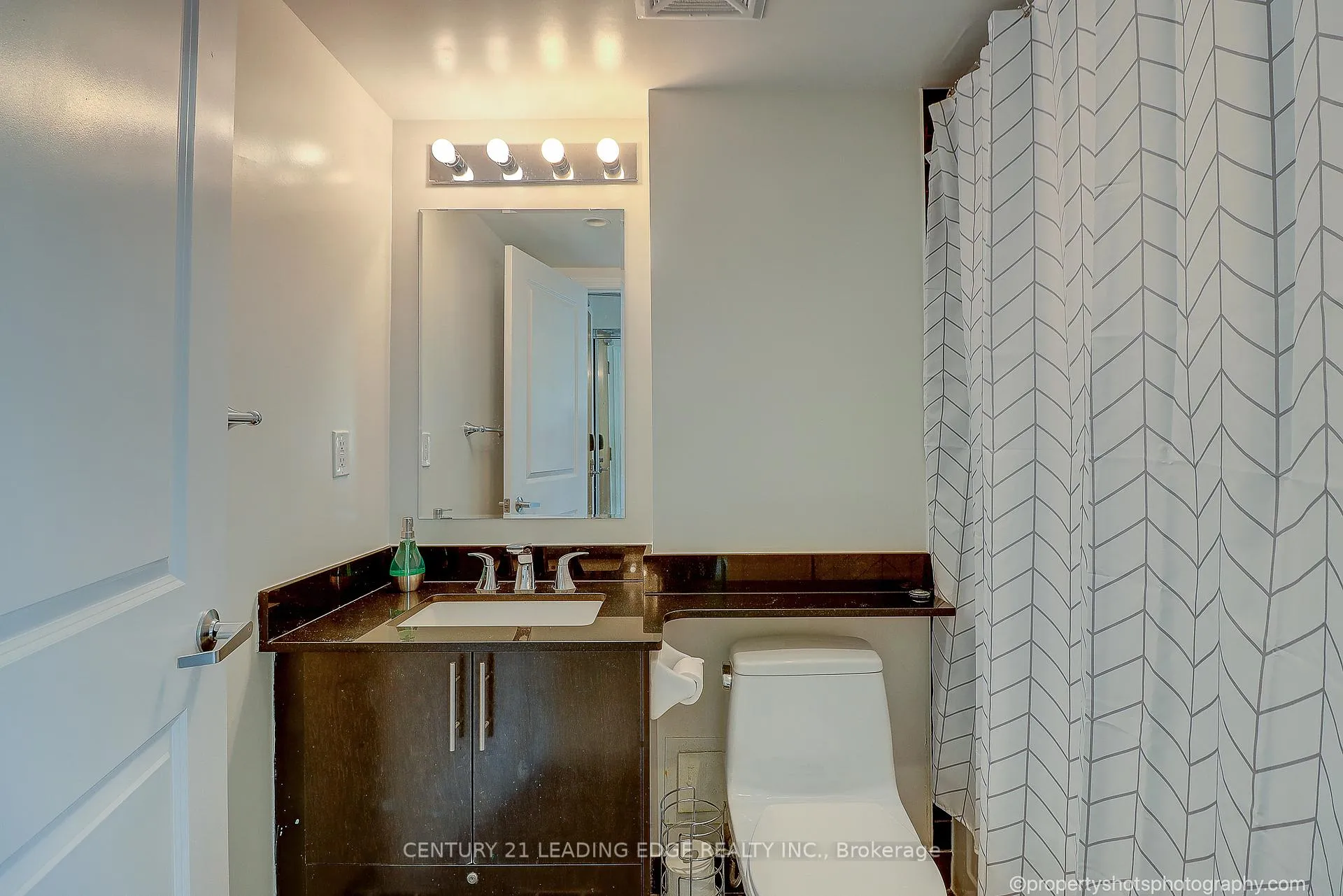 Photo 8 of Unit 303, 1900 Lakeshore Boulevard, Toronto, High Park-Swansea — HOMEH