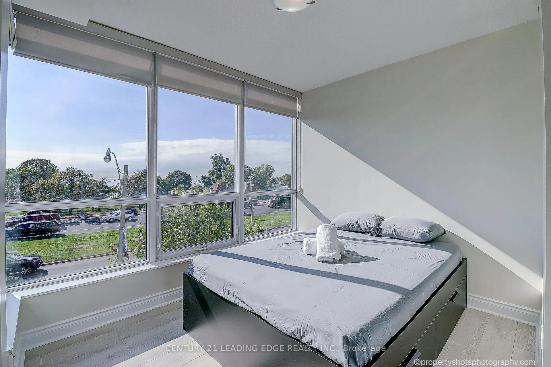 Photo 9 of Unit 303, 1900 Lakeshore Boulevard, Toronto, High Park-Swansea — HOMEH