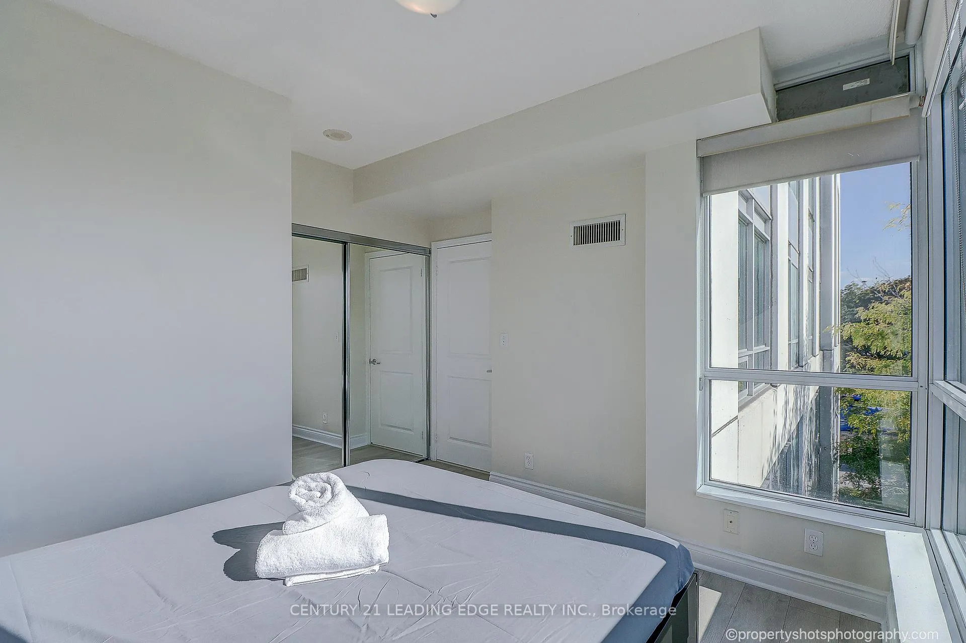 Photo 10 of Unit 303, 1900 Lakeshore Boulevard, Toronto, High Park-Swansea — HOMEH