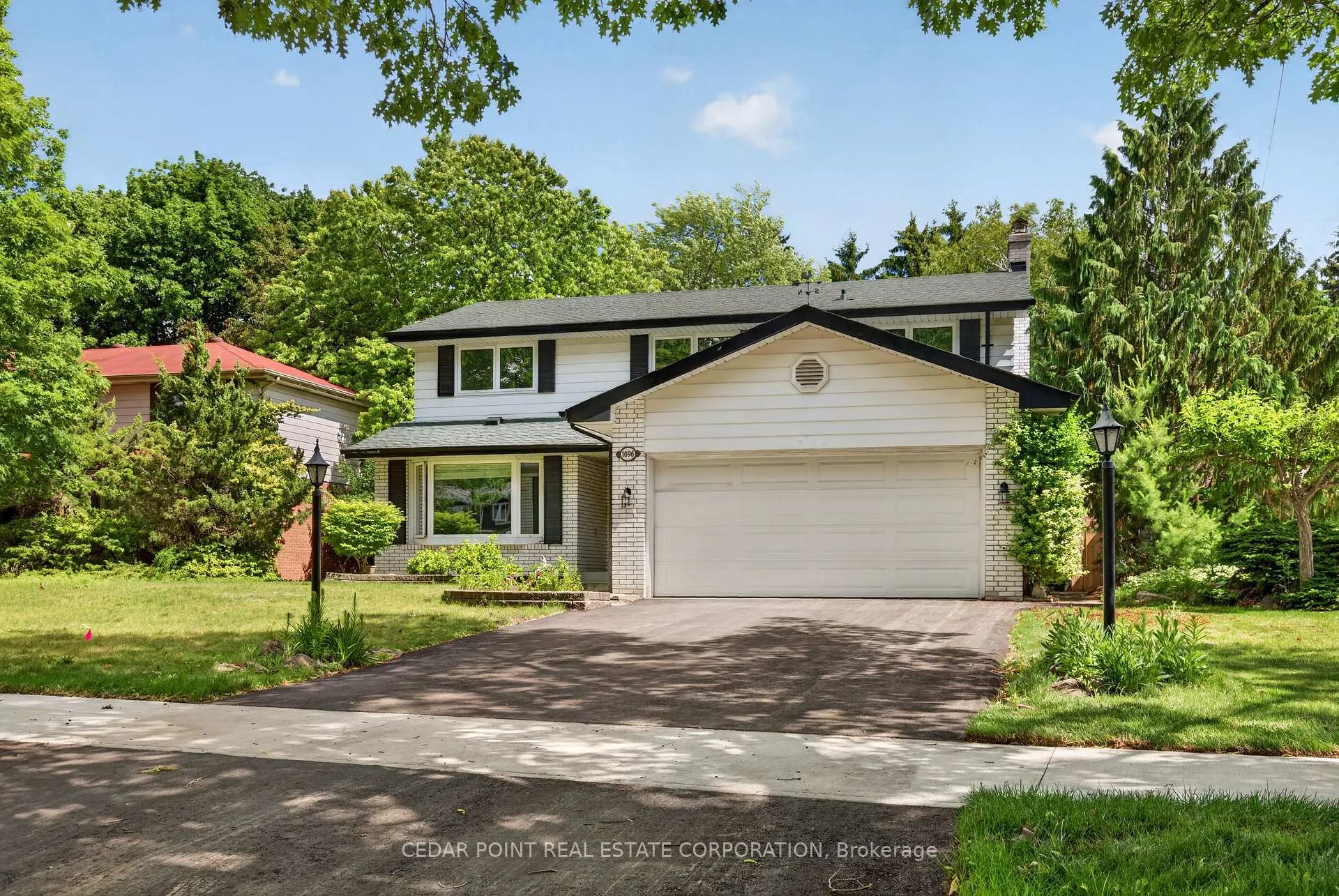 Photo 2 of 1096 Fair Birch Drive, Mississauga, Lorne Park — HOMEH