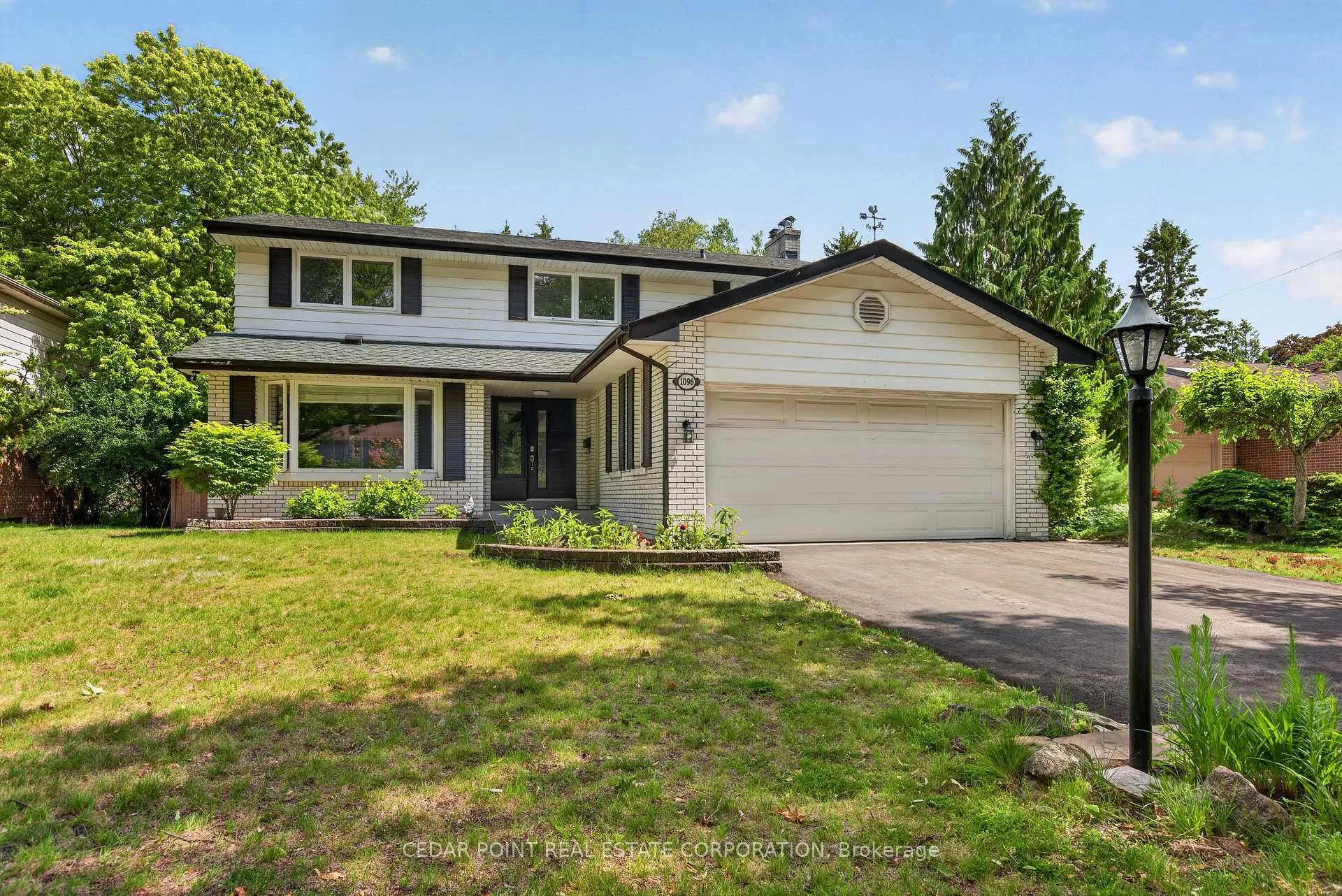 Photo 3 of 1096 Fair Birch Drive, Mississauga, Lorne Park — HOMEH
