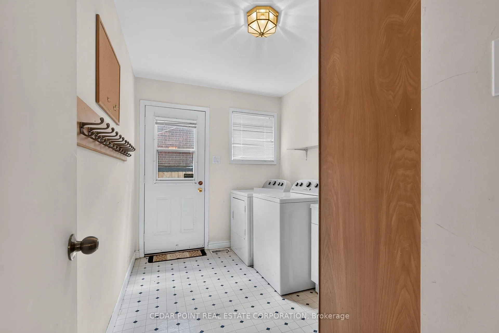 Photo 21 of 1096 Fair Birch Drive, Mississauga, Lorne Park — HOMEH