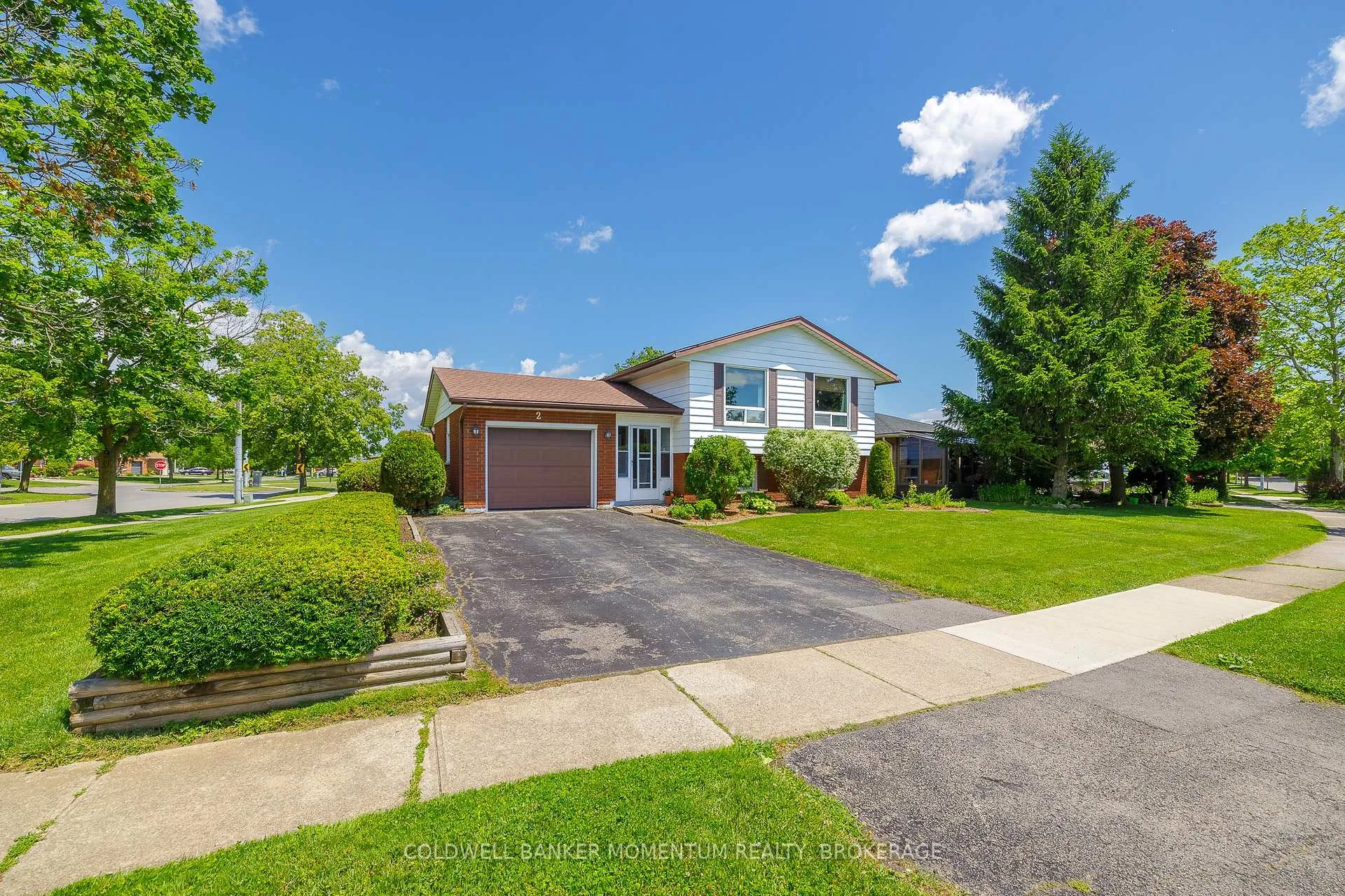 Photo 3 of 2 Wychwood Road, Welland, N. Welland — HOMEH