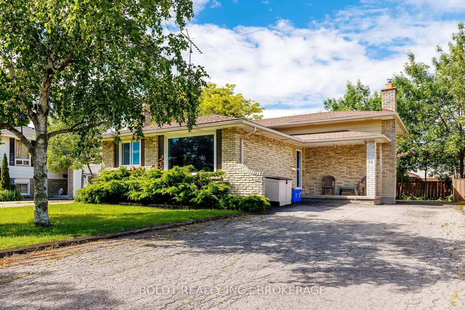 Photo 3 of 29 Tupper Drive, Thorold, Confederation Heights — HOMEH