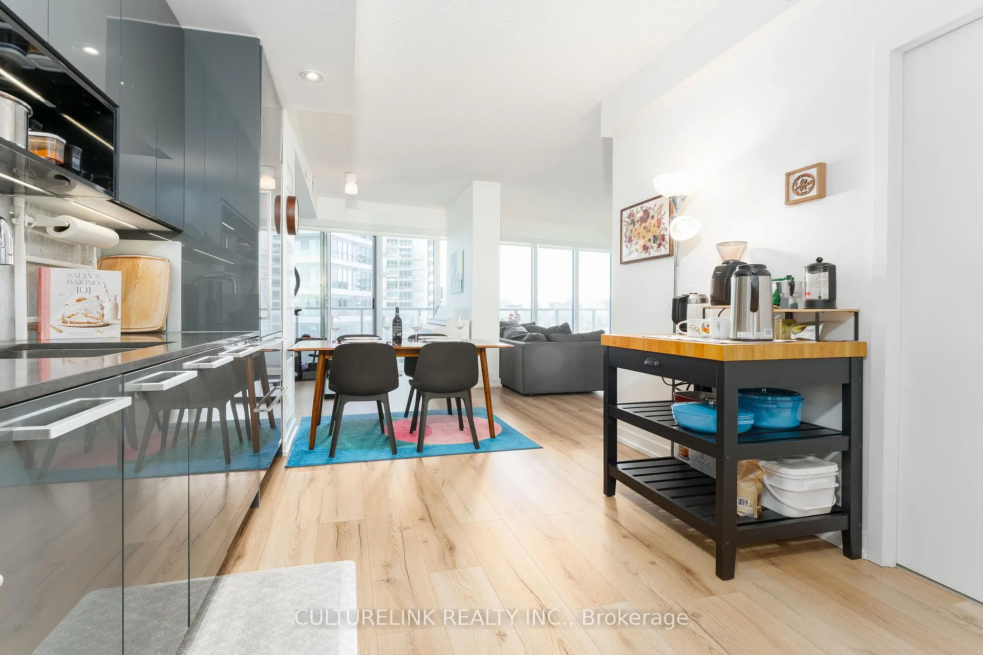 Photo 2 of Unit 2008, 117 McMahon Drive, North York, Bayview Village — HOMEH