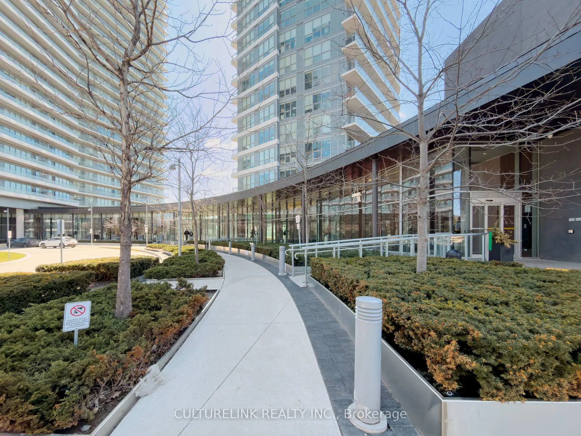 Photo 3 of Unit 2008, 117 McMahon Drive, North York, Bayview Village — HOMEH