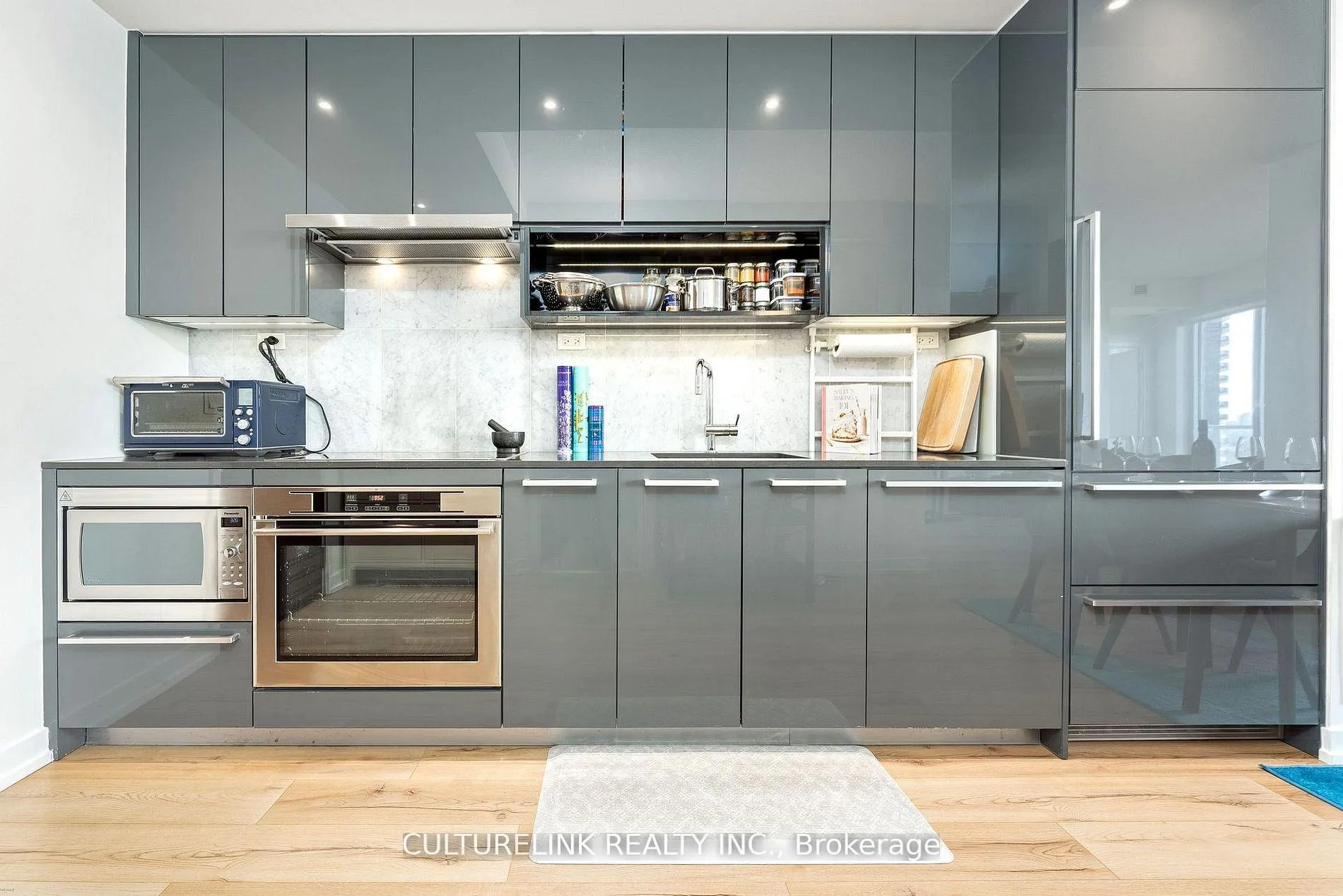 Photo 5 of Unit 2008, 117 McMahon Drive, North York, Bayview Village — HOMEH