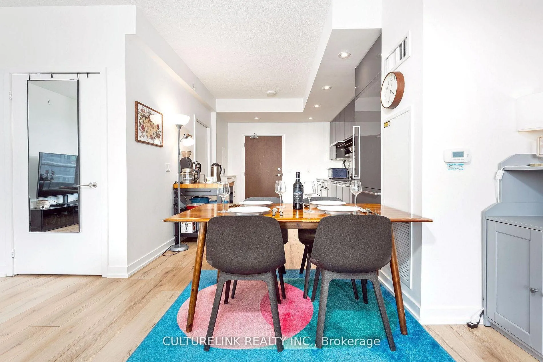 Photo 6 of Unit 2008, 117 McMahon Drive, North York, Bayview Village — HOMEH
