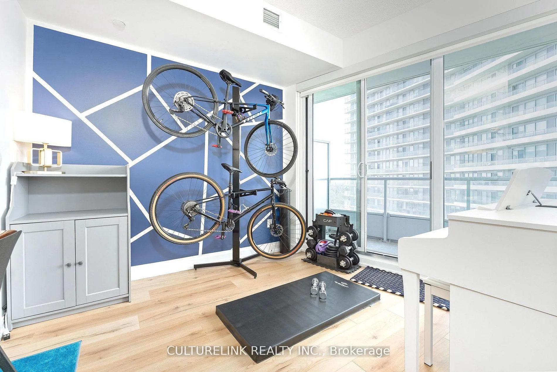 Photo 8 of Unit 2008, 117 McMahon Drive, North York, Bayview Village — HOMEH