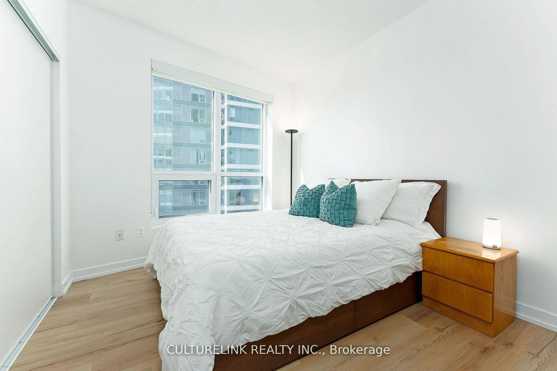 Photo 12 of Unit 2008, 117 McMahon Drive, North York, Bayview Village — HOMEH