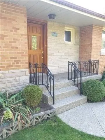 Photo 3 of 216 Wales Crescent, Oakville, Bronte — HOMEH