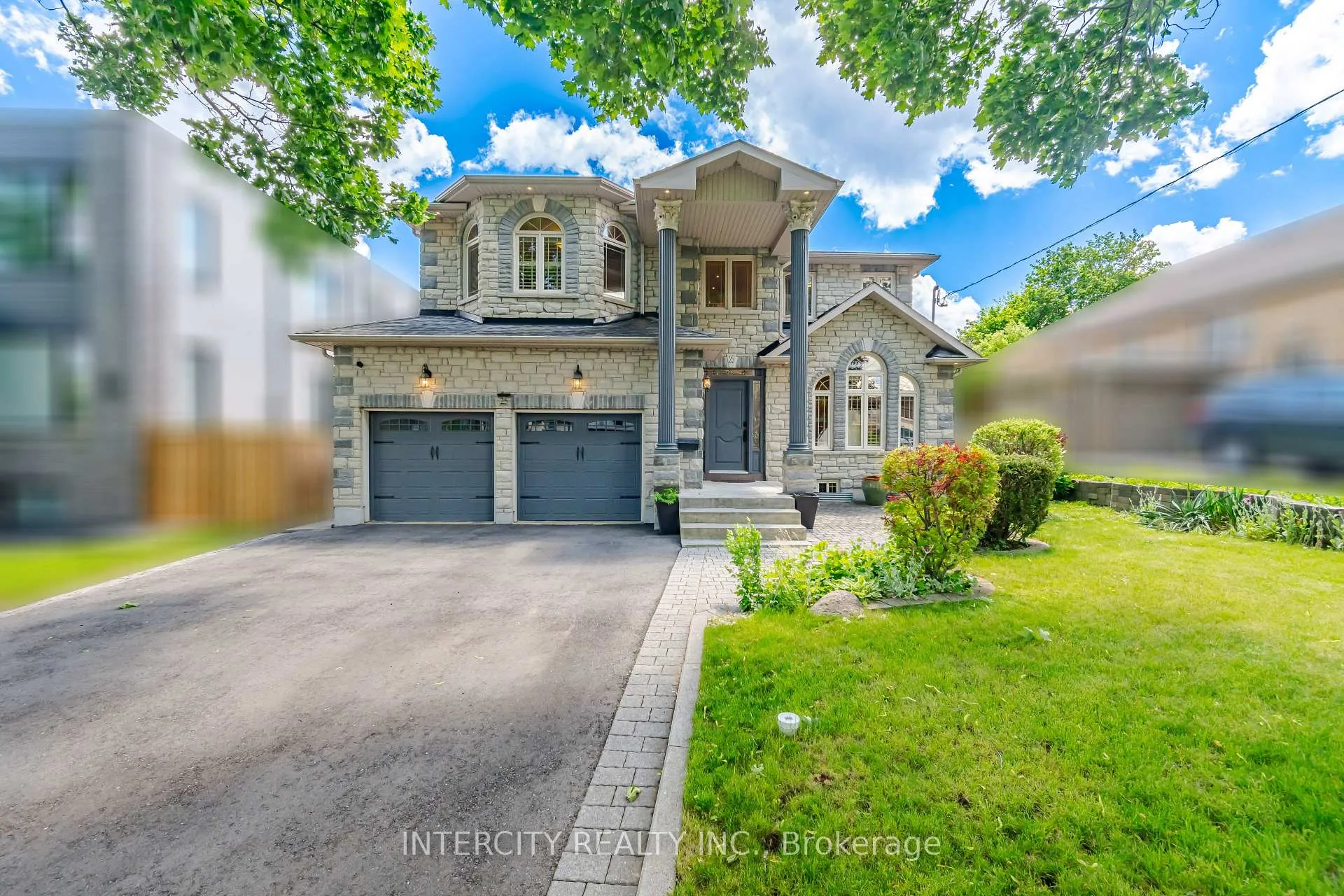 Photo 2 of 25 Lockheed Boulevard, Etobicoke, Humber Heights — HOMEH