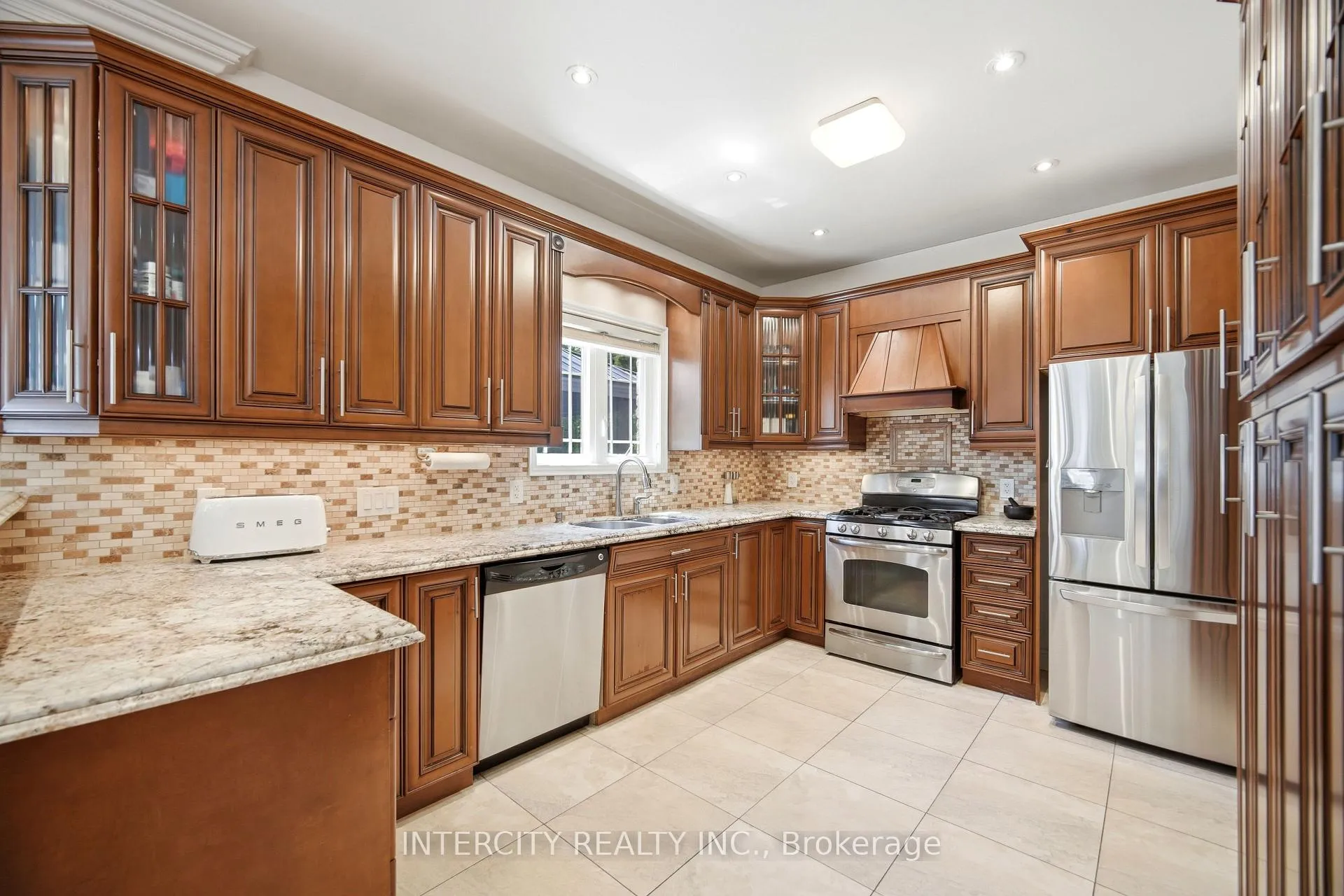 Photo 9 of 25 Lockheed Boulevard, Etobicoke, Humber Heights — HOMEH