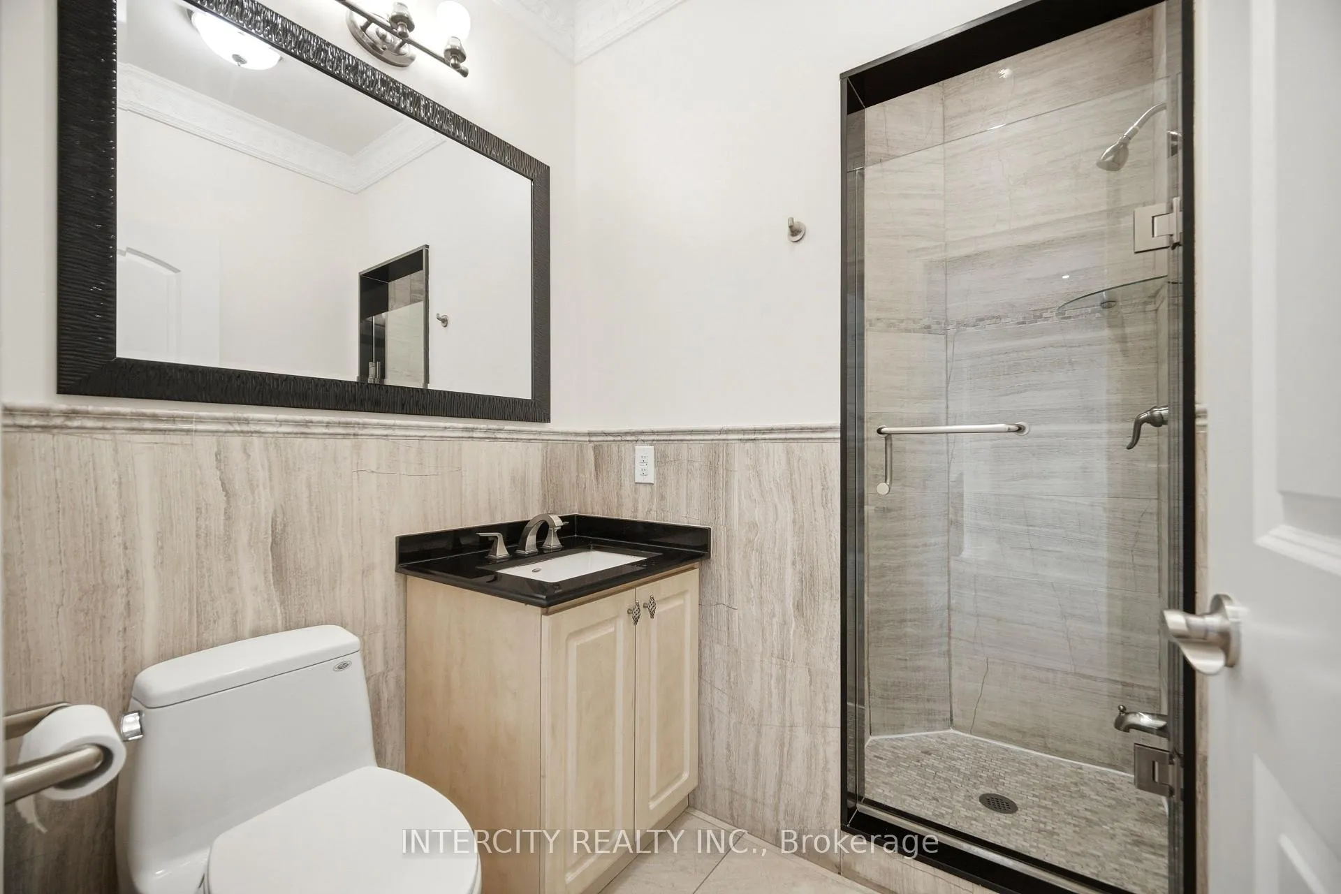 Photo 17 of 25 Lockheed Boulevard, Etobicoke, Humber Heights — HOMEH