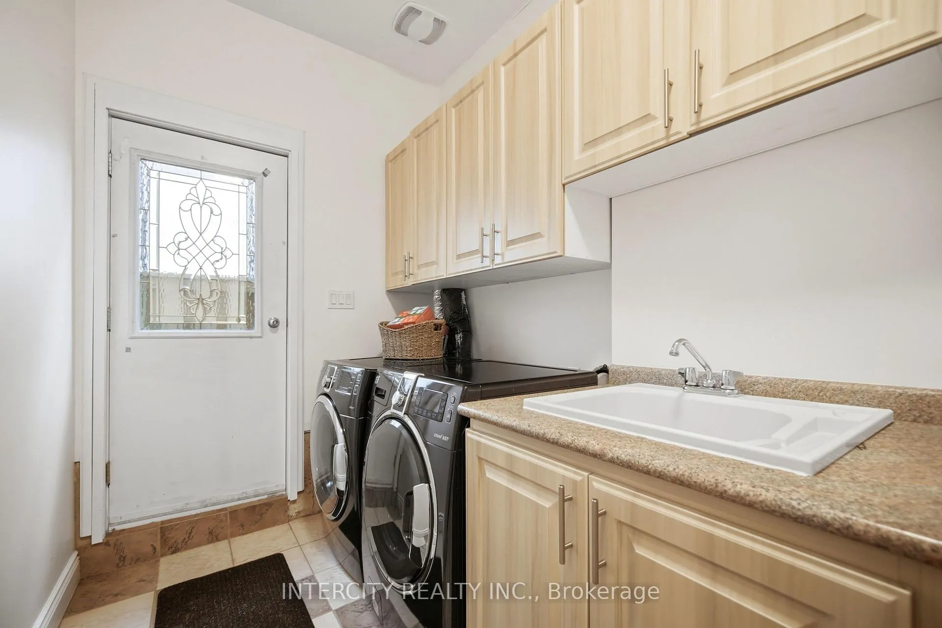 Photo 31 of 25 Lockheed Boulevard, Etobicoke, Humber Heights — HOMEH