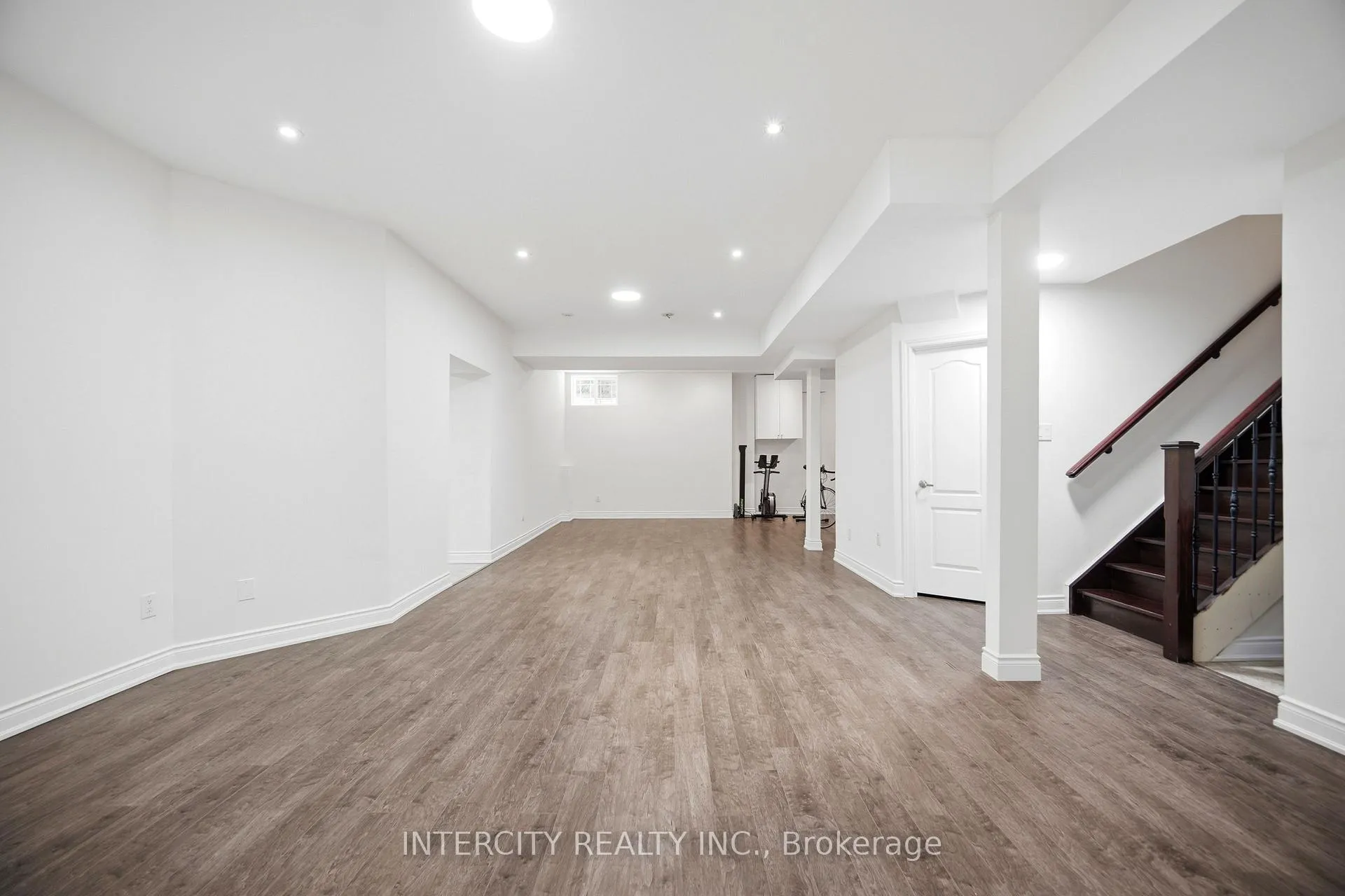Photo 33 of 25 Lockheed Boulevard, Etobicoke, Humber Heights — HOMEH