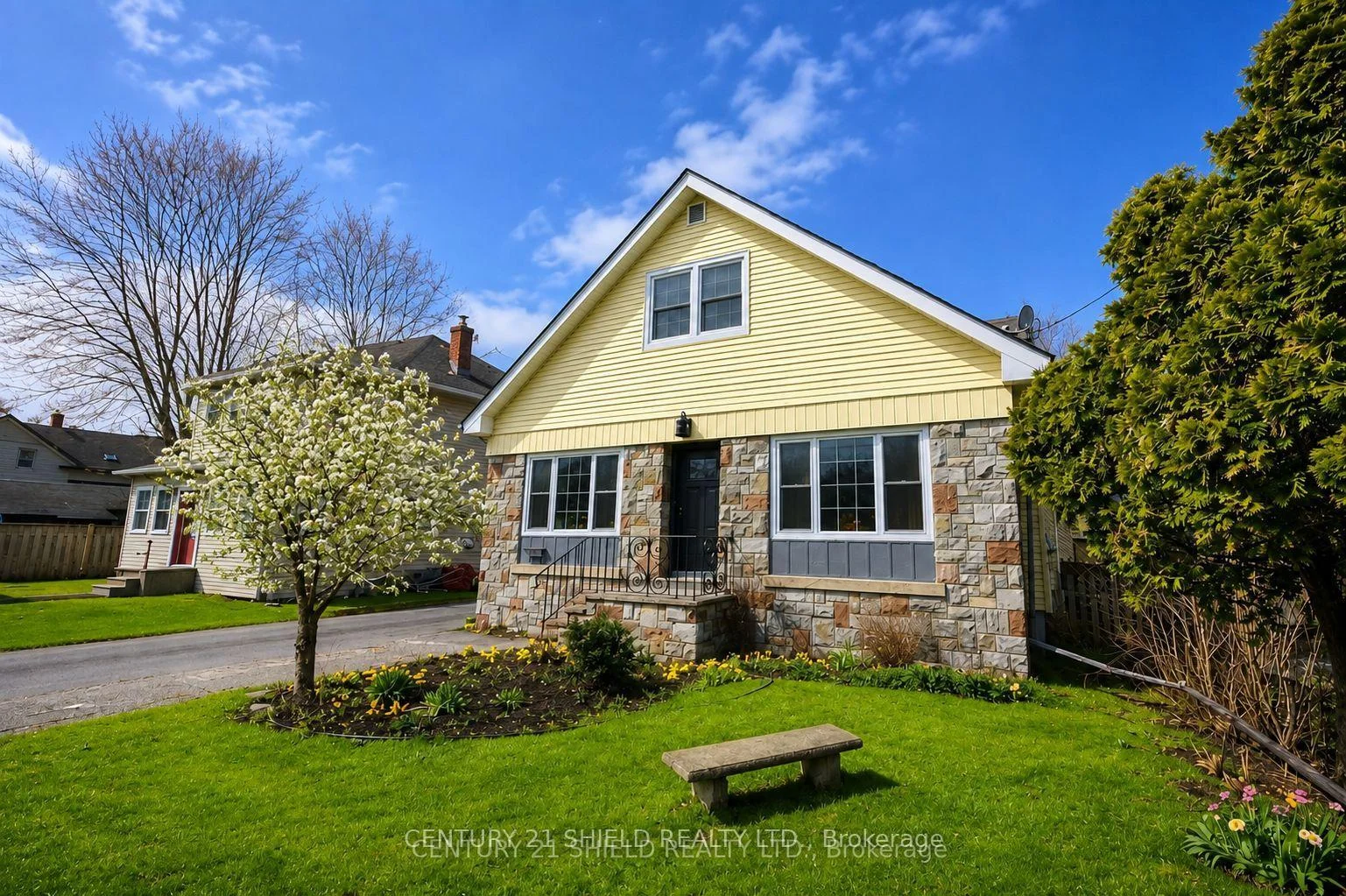 Front of 114 Gloucester Street N