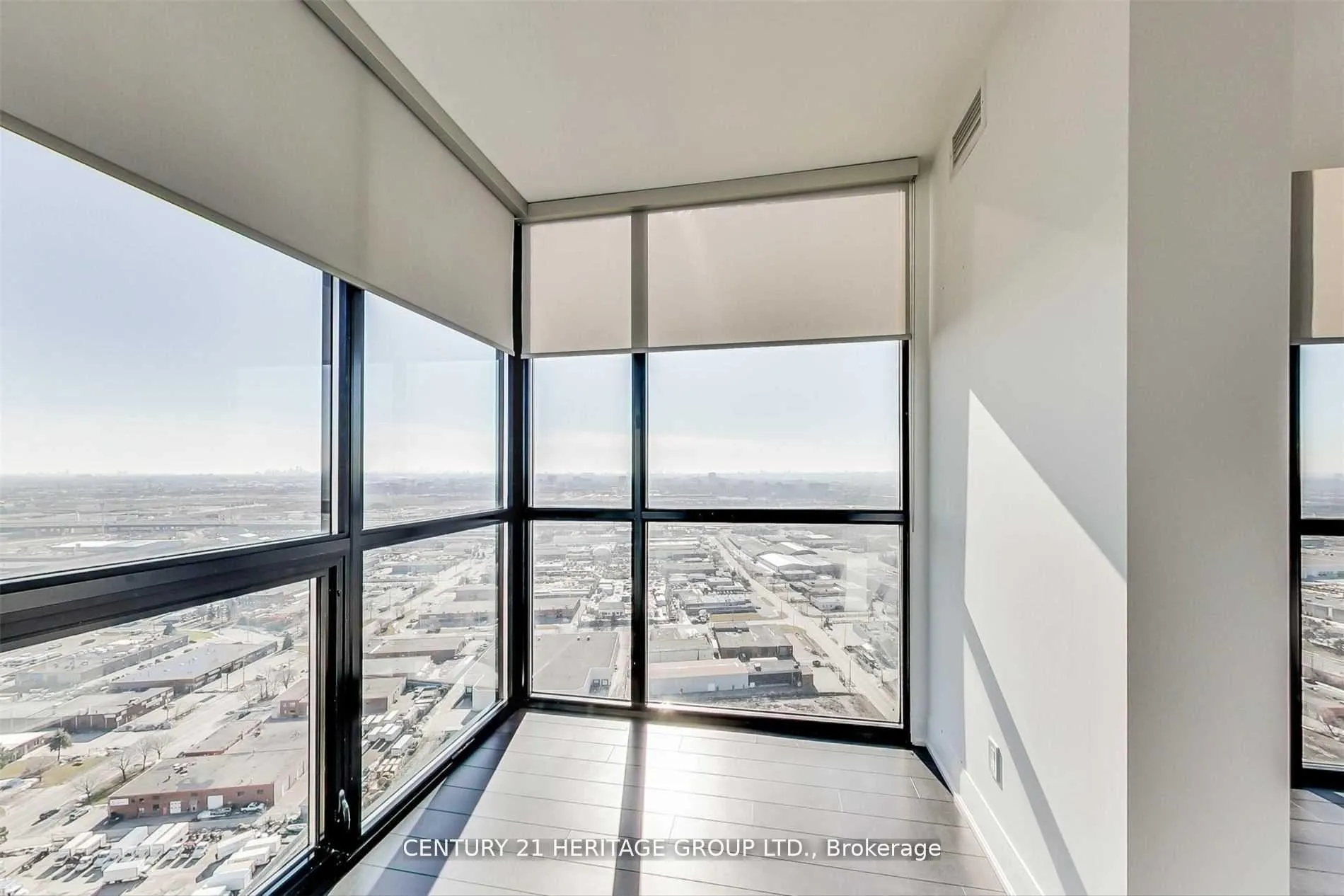Photo 9 of Unit 3402, 2900 Highway 7, Vaughan, Concord — HOMEH