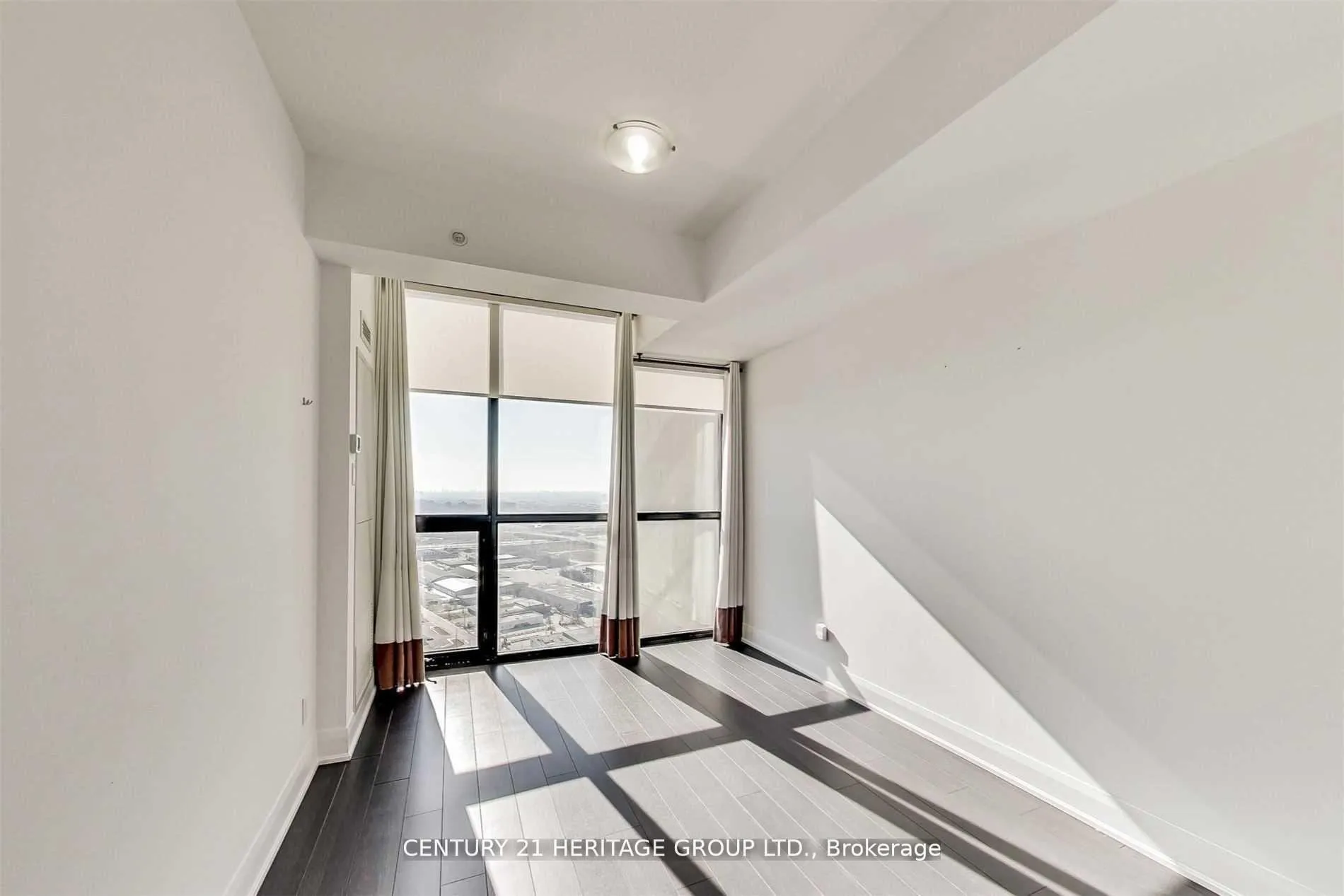 Photo 19 of Unit 3402, 2900 Highway 7, Vaughan, Concord — HOMEH