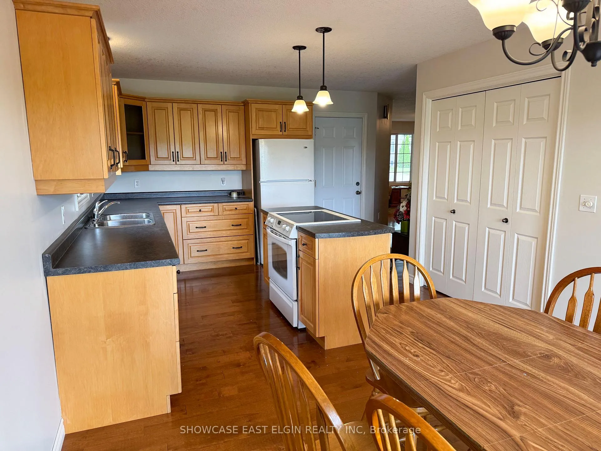 Photo 6 of 10 Holland Avenue, Aylmer — HOMEH