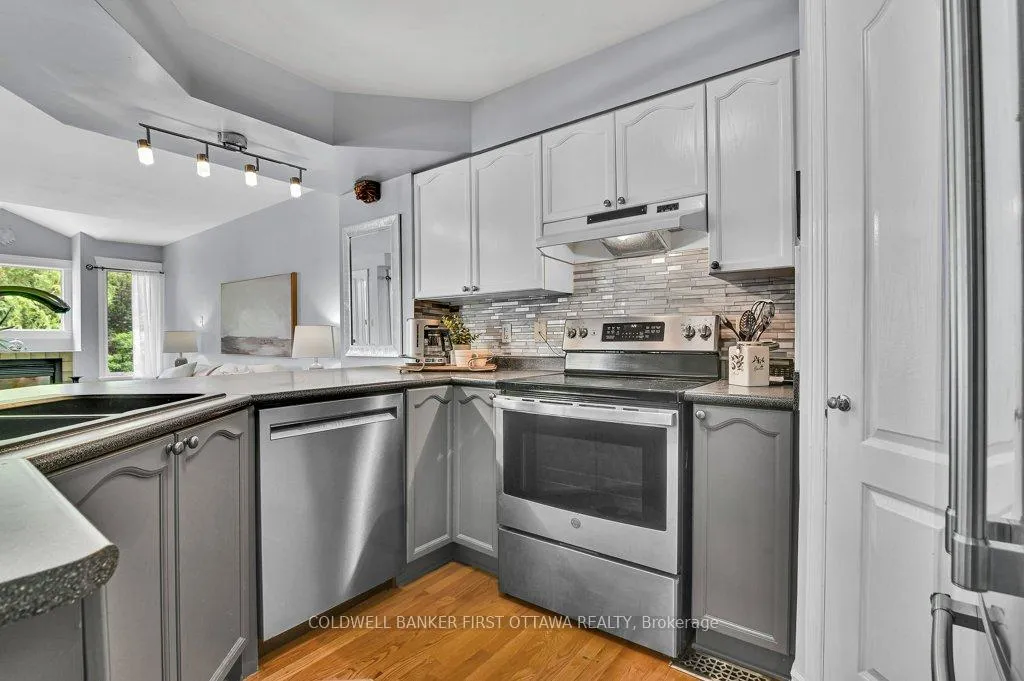 Photo 7 of 131 Hearst Way, Ottawa, Kanata - Katimavik — HOMEH