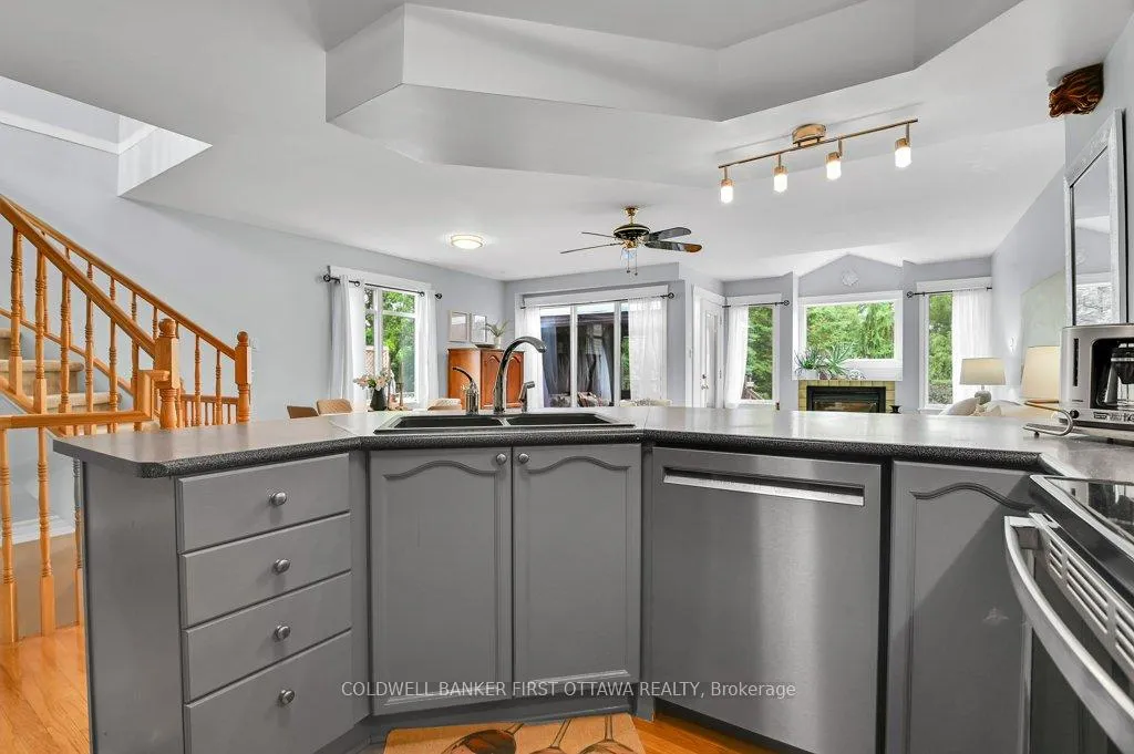 Photo 10 of 131 Hearst Way, Ottawa, Kanata - Katimavik — HOMEH