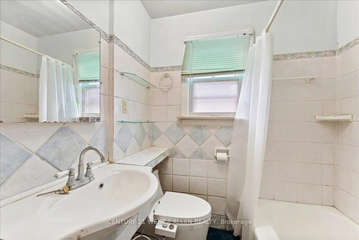 Photo 18 of 63 Torrens Avenue, Toronto, Broadview North — HOMEH