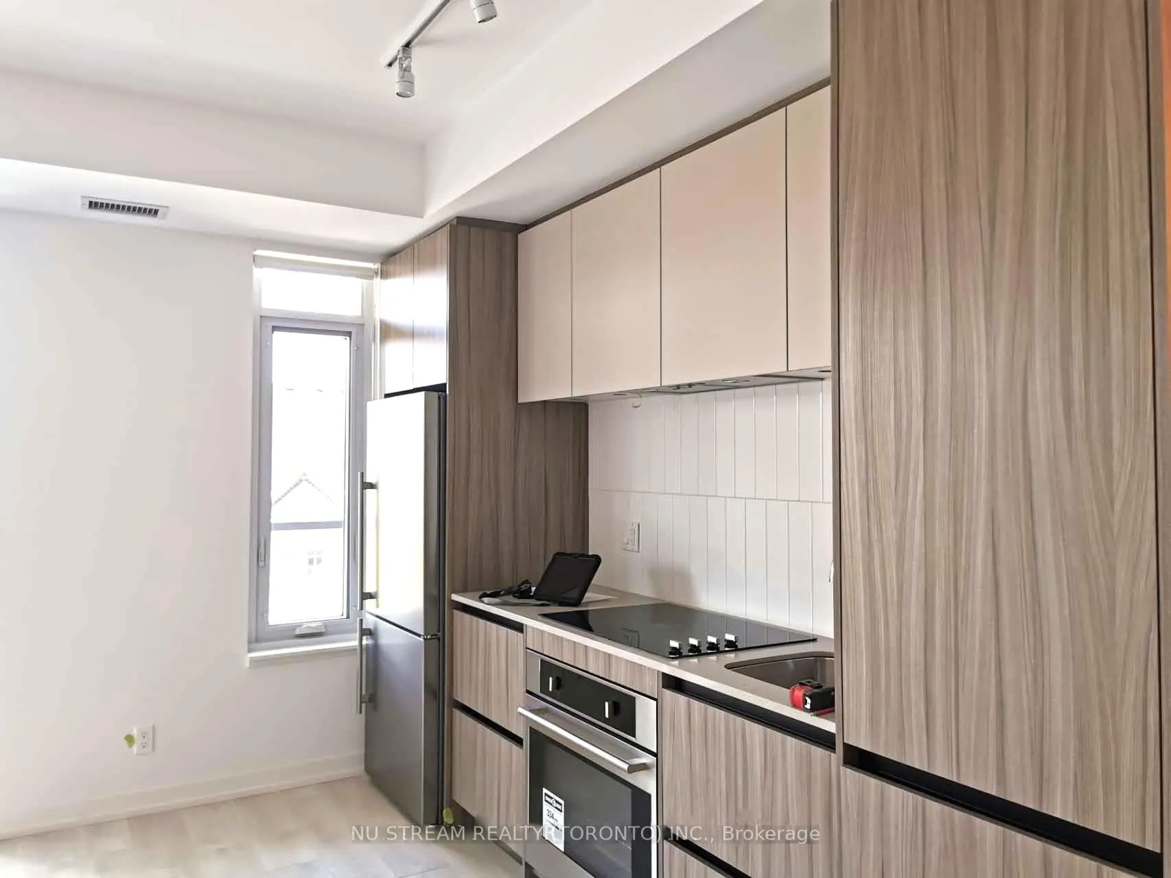 Photo 6 of Unit C313, 8 Beverley Glen Boulevard, Vaughan, Beverley Glen — HOMEH
