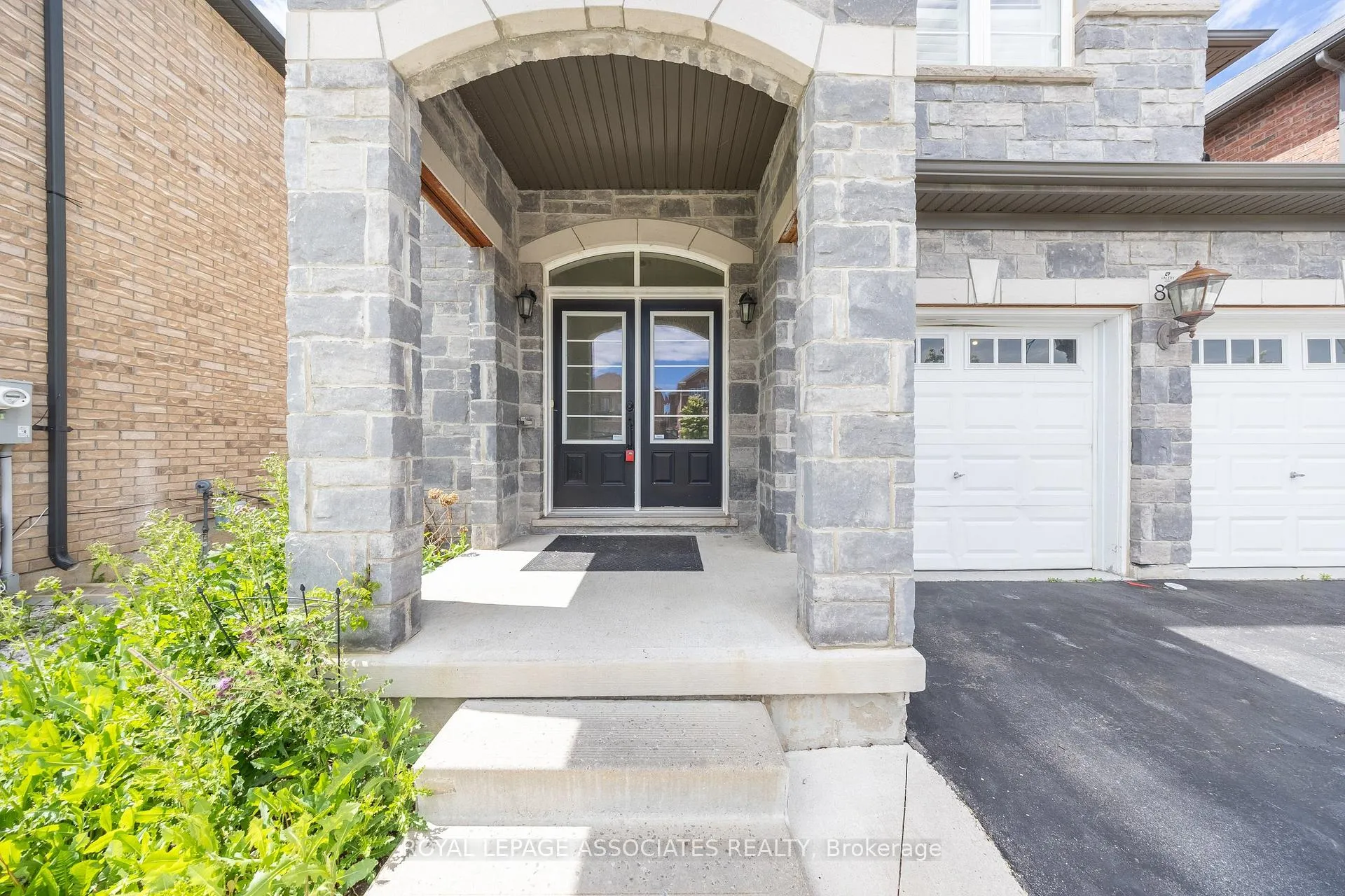 Photo 2 of 80 Thornbush Boulevard, Brampton, Northwest Brampton — HOMEH