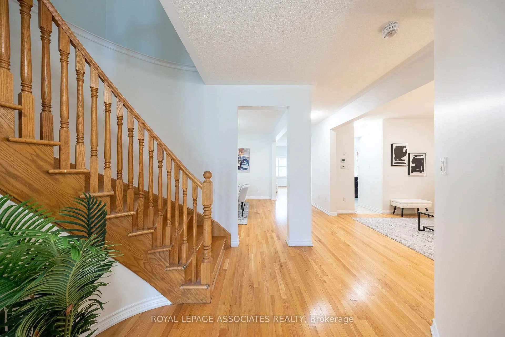 Photo 5 of 80 Thornbush Boulevard, Brampton, Northwest Brampton — HOMEH